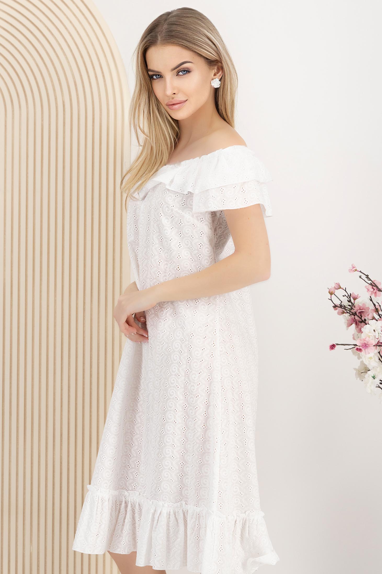 Rochie din ghipură alba cu croi larg si volanase 2 - StarShinerS.ro