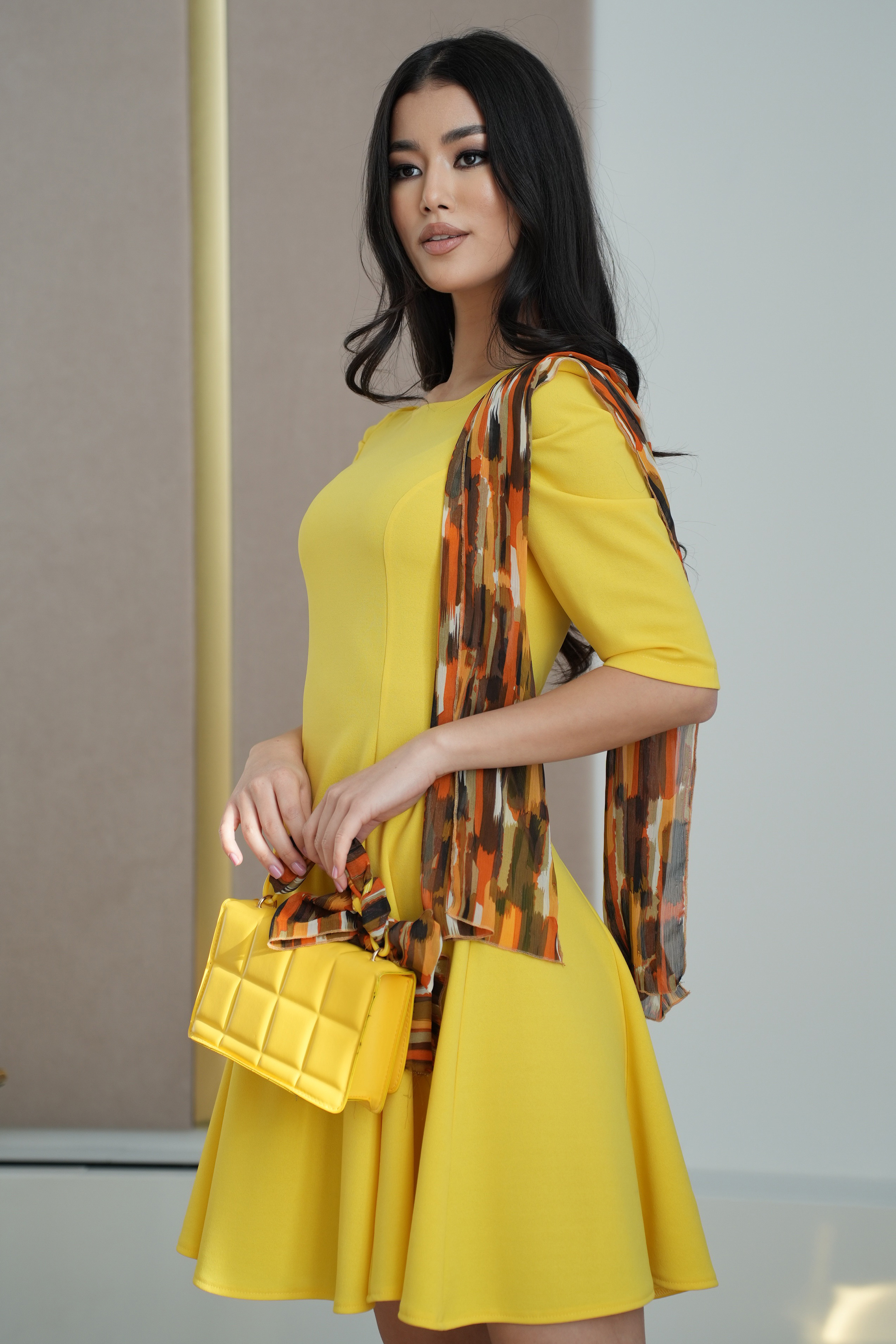 Rochie din crep galbena scurta in clos cu umeri bufanti - StarShinerS 2 - StarShinerS.ro