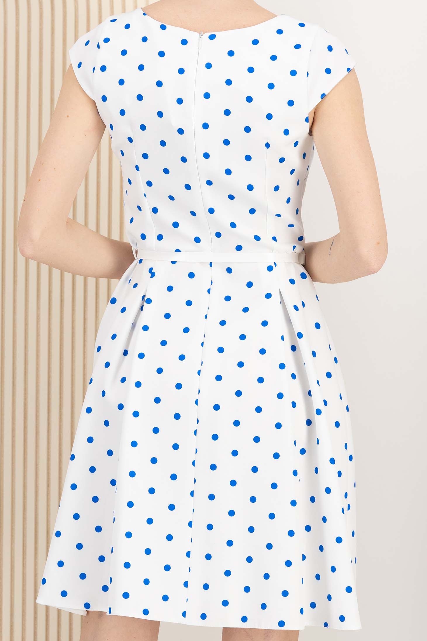 Rochie cu buline din stofa elastica albastra in clos cu accesoriu tip curea 6 - StarShinerS.ro