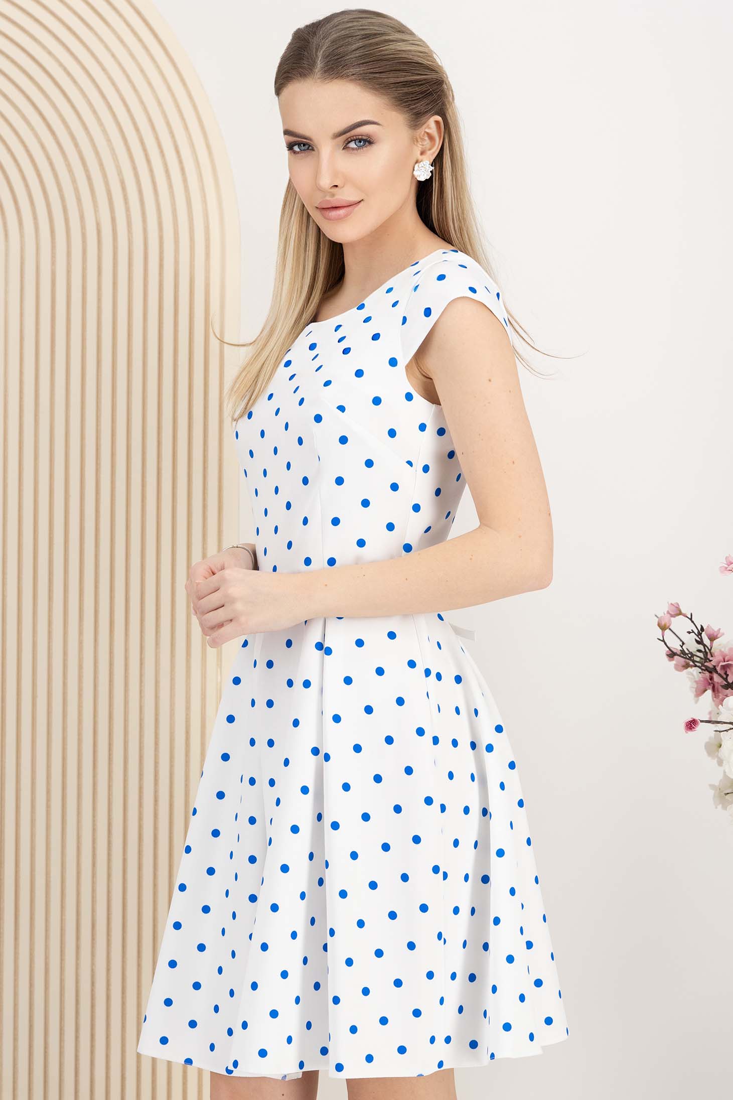 Rochie cu buline din stofa elastica albastra in clos cu accesoriu tip curea 2 - StarShinerS.ro