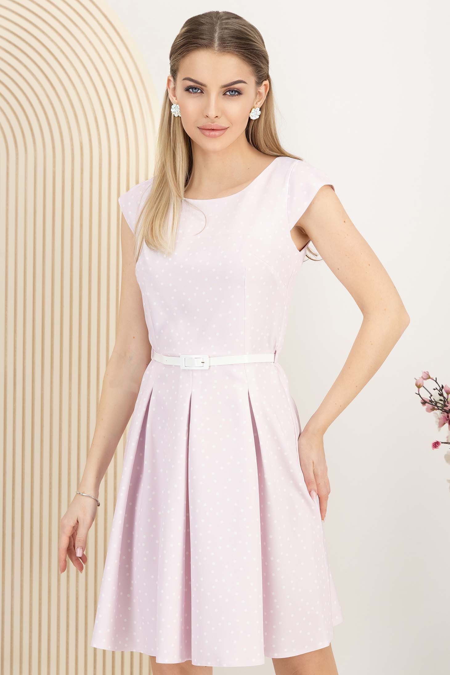Rochie cu buline din stofa elastica roz-deschis in clos cu accesoriu tip curea 3 - StarShinerS.ro