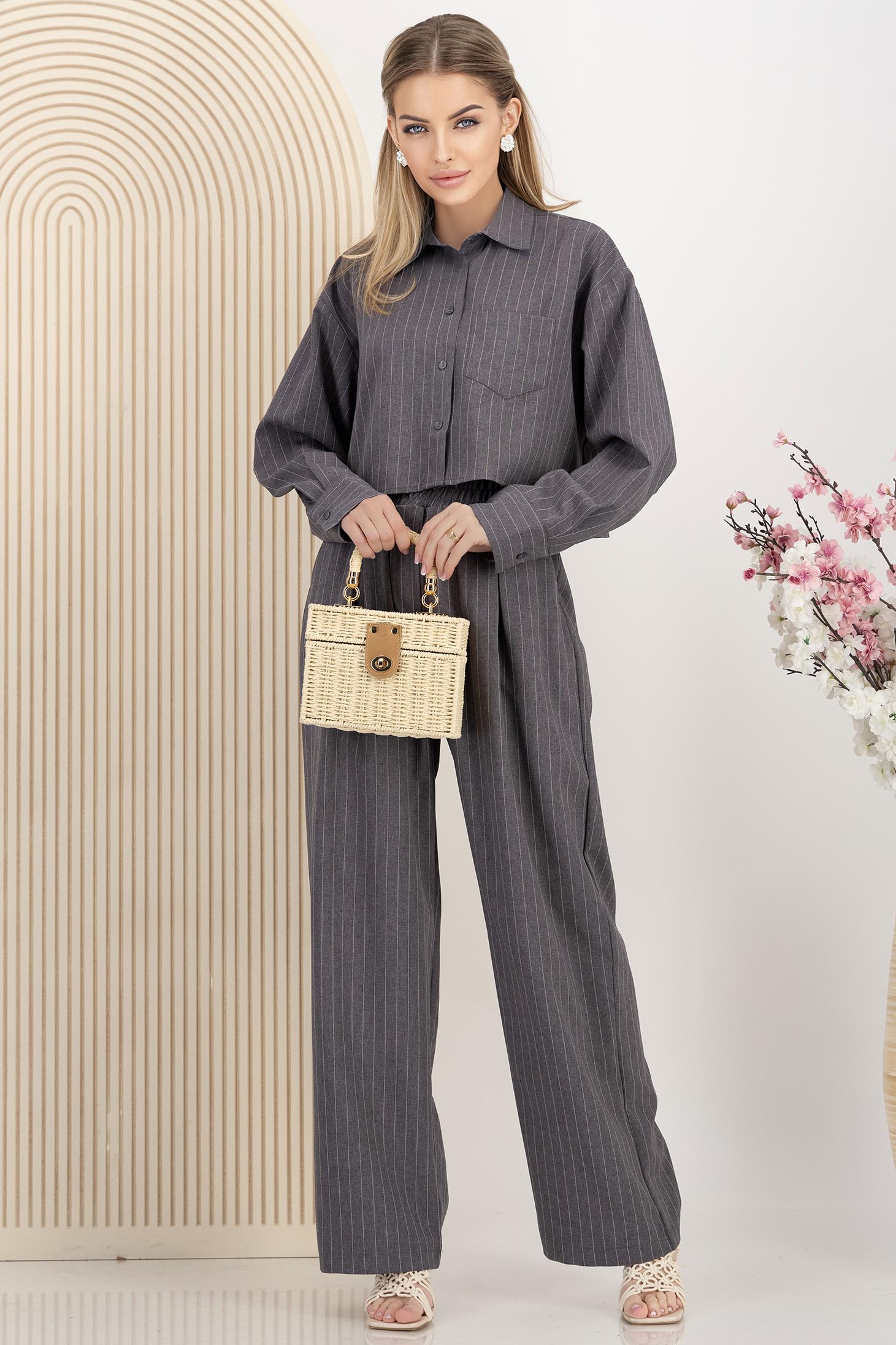 Compleu din material subtire gri cu elastic in talie 5 - StarShinerS.ro