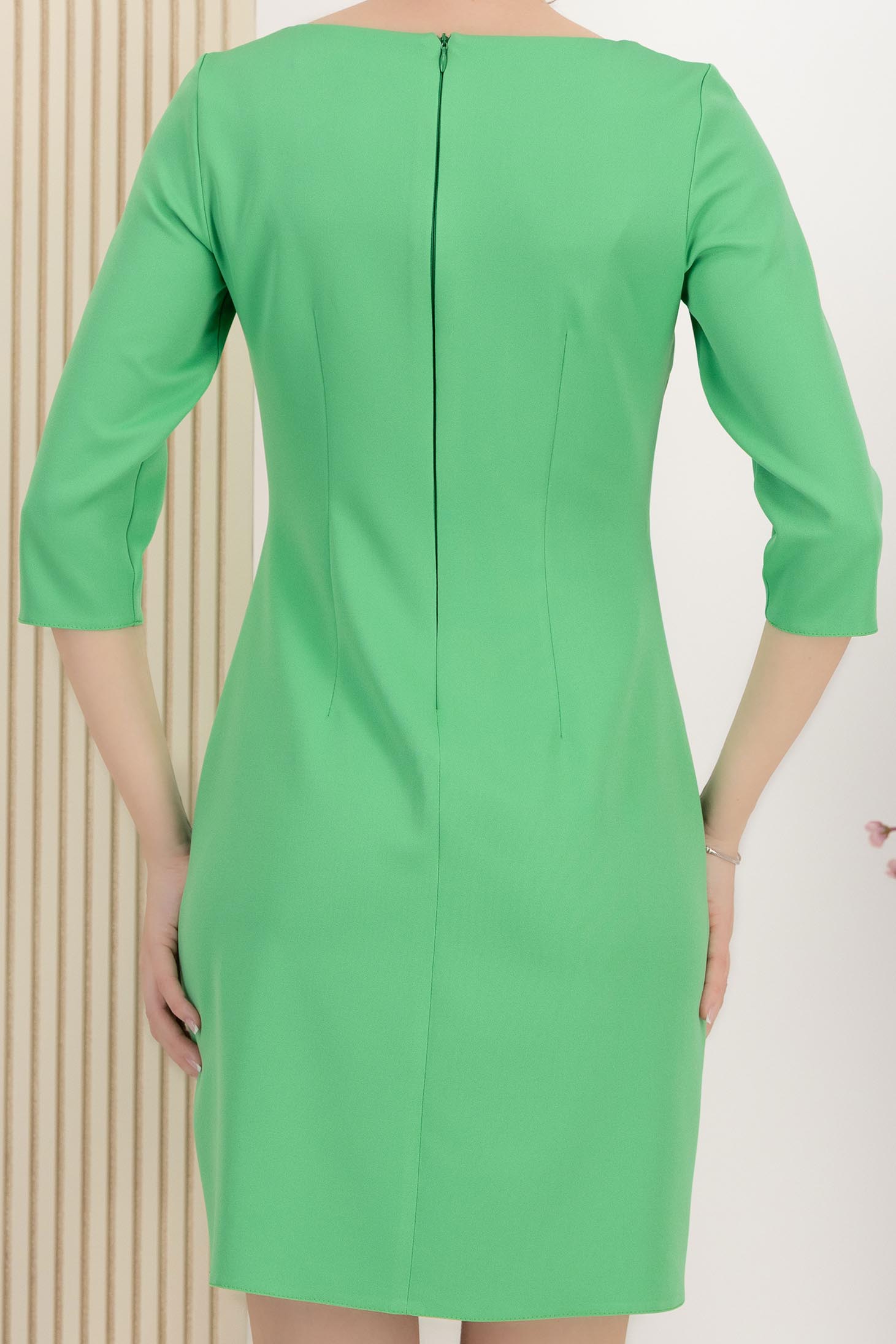 Rochie din stofa elastica verde-deschis scurta tip creion cu nasturi decorativi - StarShinerS 5 - StarShinerS.ro