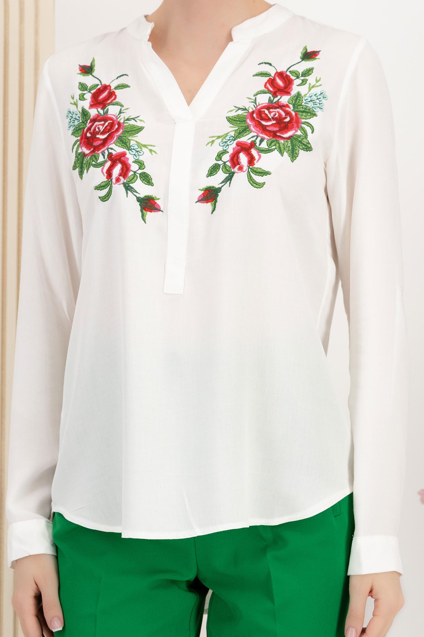Ie dama din bumbac alba cu croi larg si detalii florale brodate 4 - StarShinerS.ro
