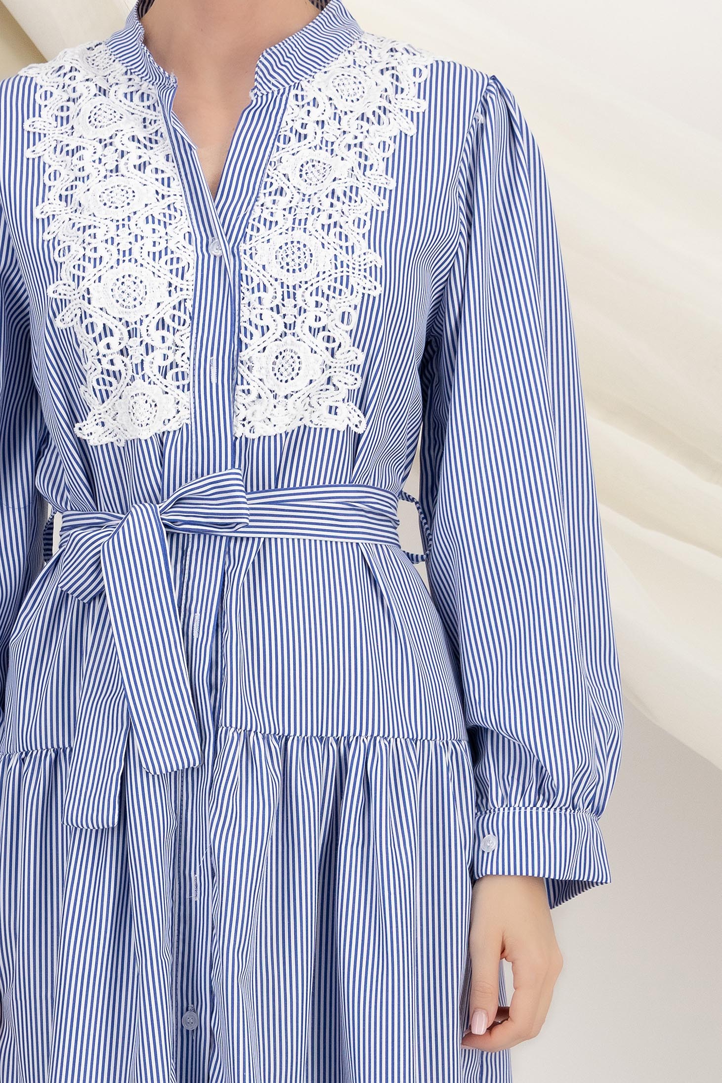 Rochie tip camasa din poplin albastra midi cu maneci bufante si aplicatii de dantela 6 - StarShinerS.ro