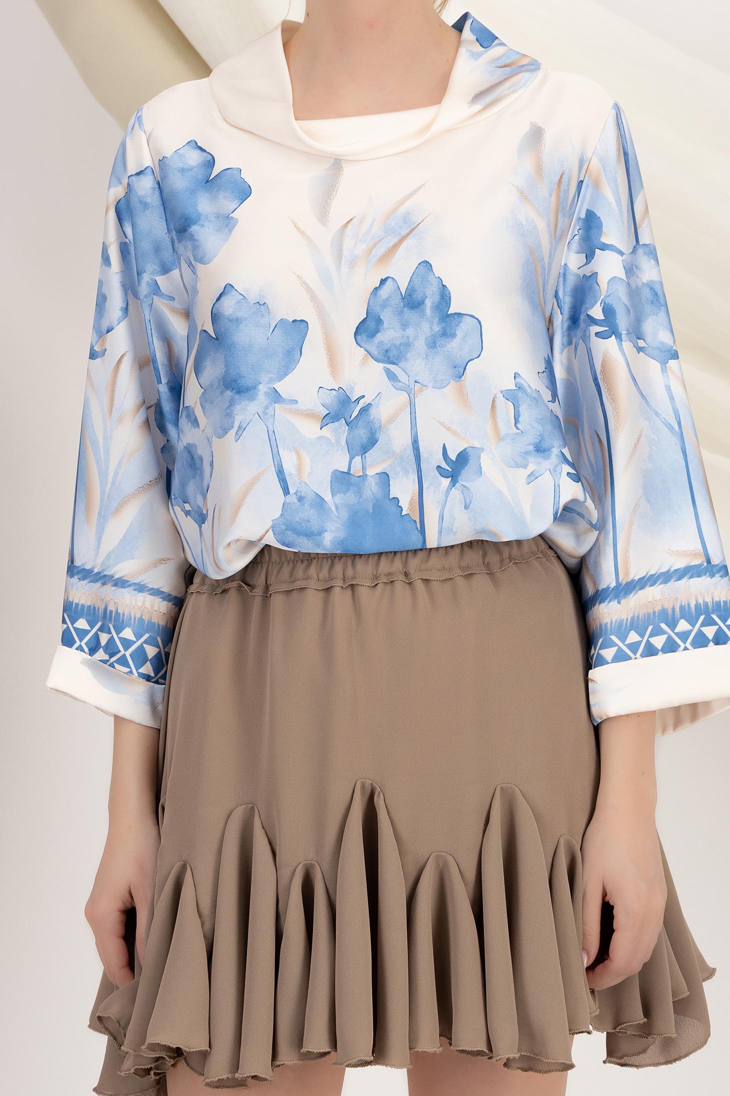 Bluza dama din satin albastru-deschis cu croi larg si guler tip barcuta 4 - StarShinerS.ro
