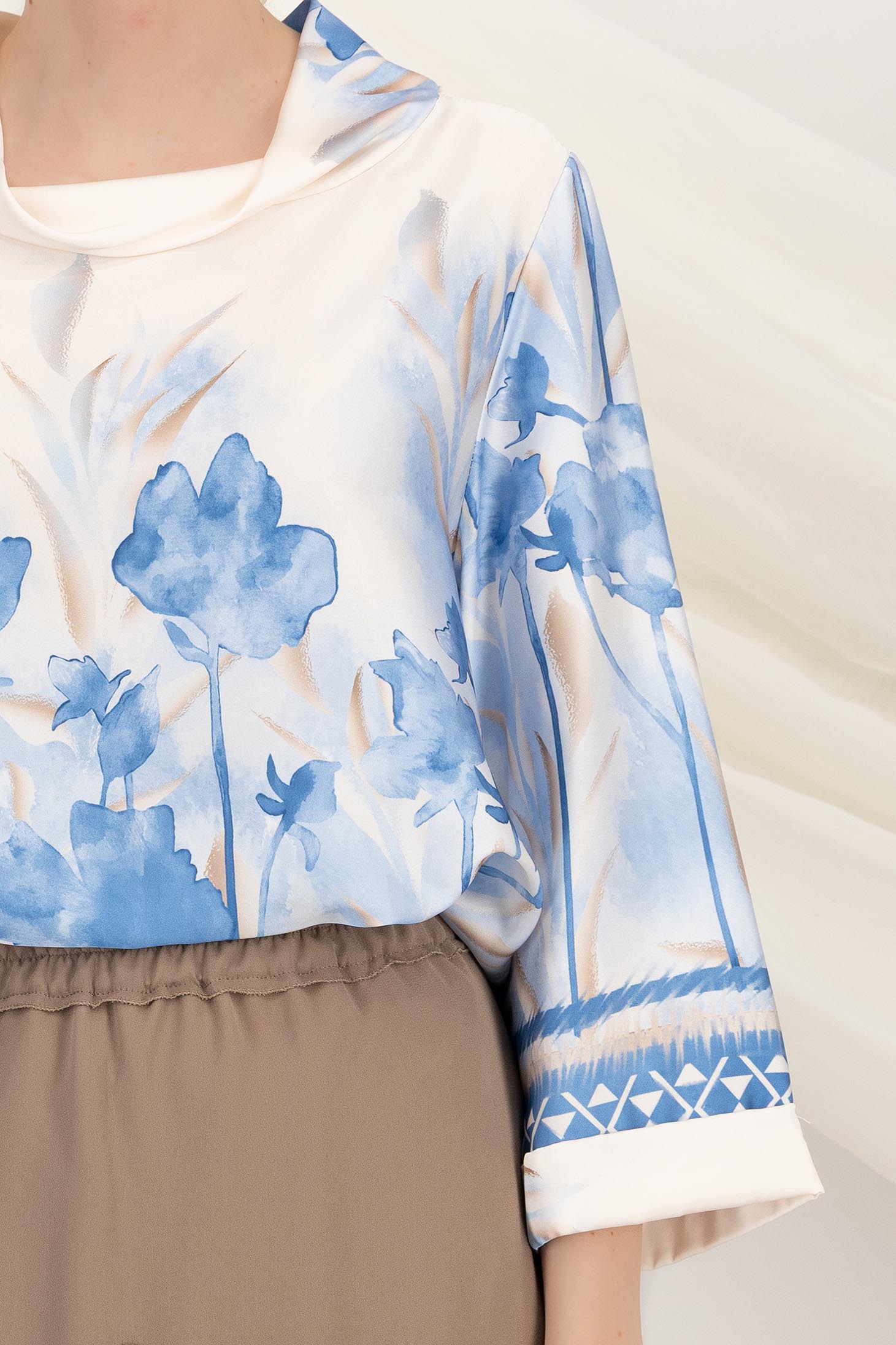 Bluza dama din satin albastru-deschis cu croi larg si guler tip barcuta 6 - StarShinerS.ro
