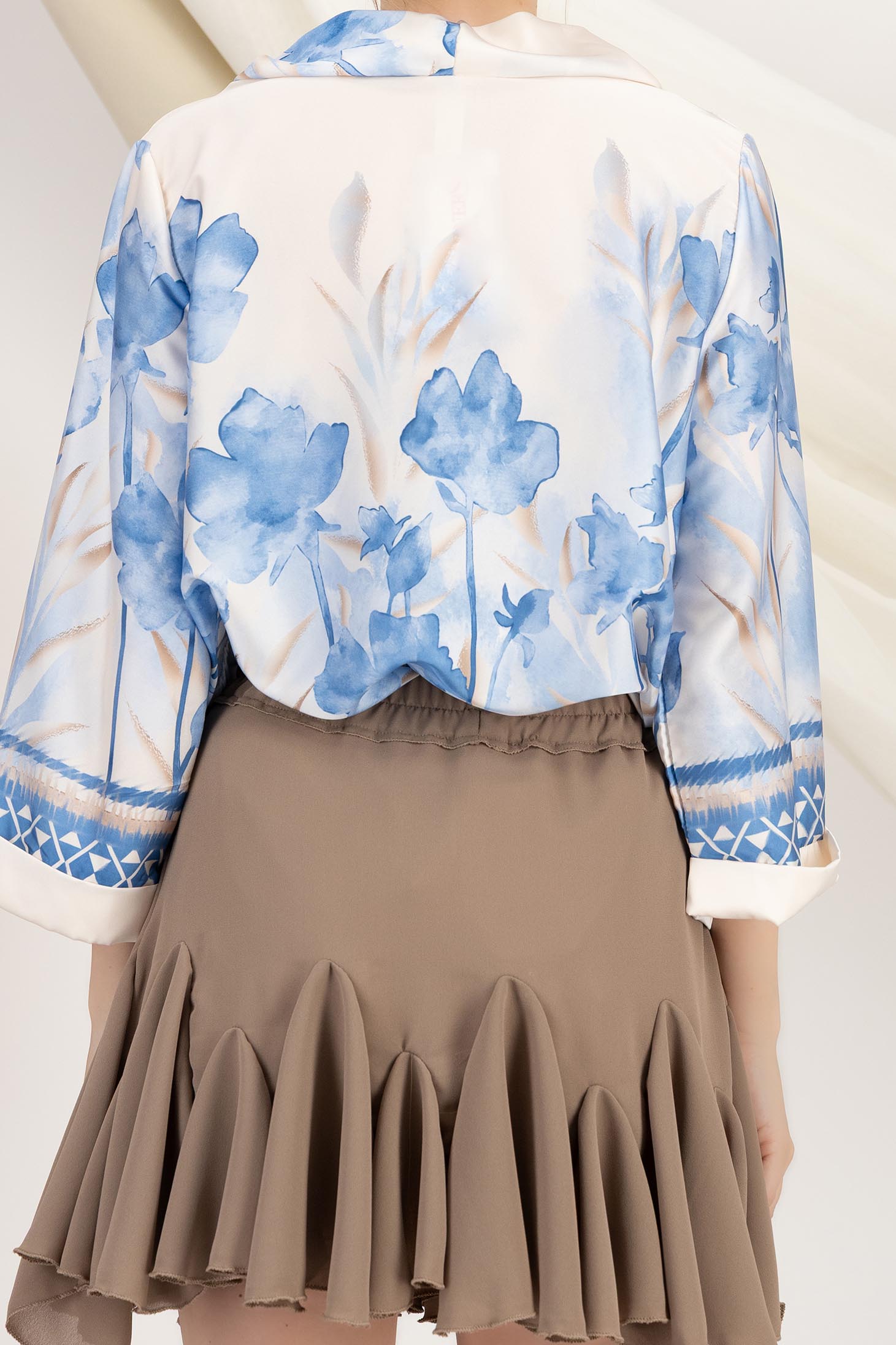 Bluza dama din satin albastru-deschis cu croi larg si guler tip barcuta 5 - StarShinerS.ro