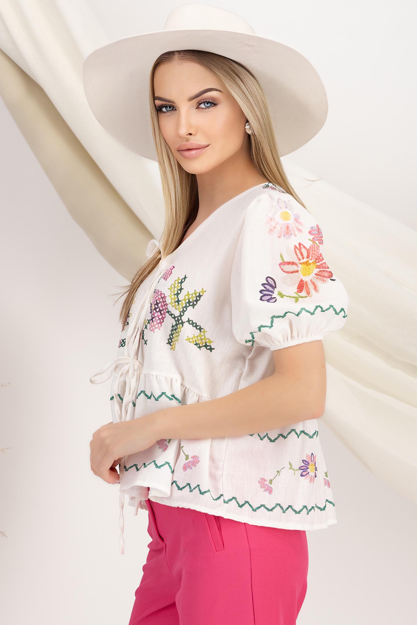 Bluza dama din material subtire tip in alba cu croi larg si detalii brodate 2 - StarShinerS.ro