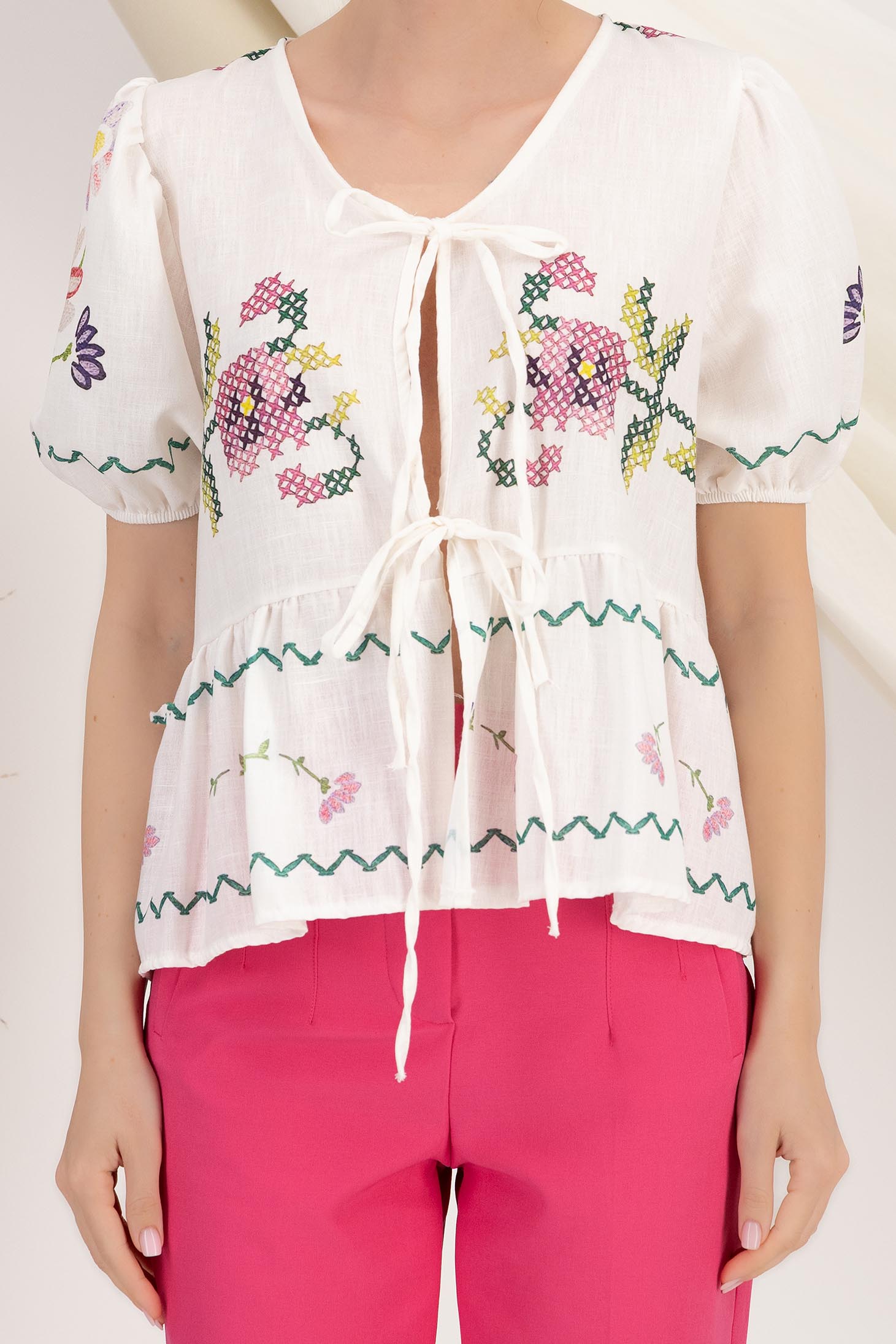Bluza dama din material subtire tip in alba cu croi larg si detalii brodate 4 - StarShinerS.ro