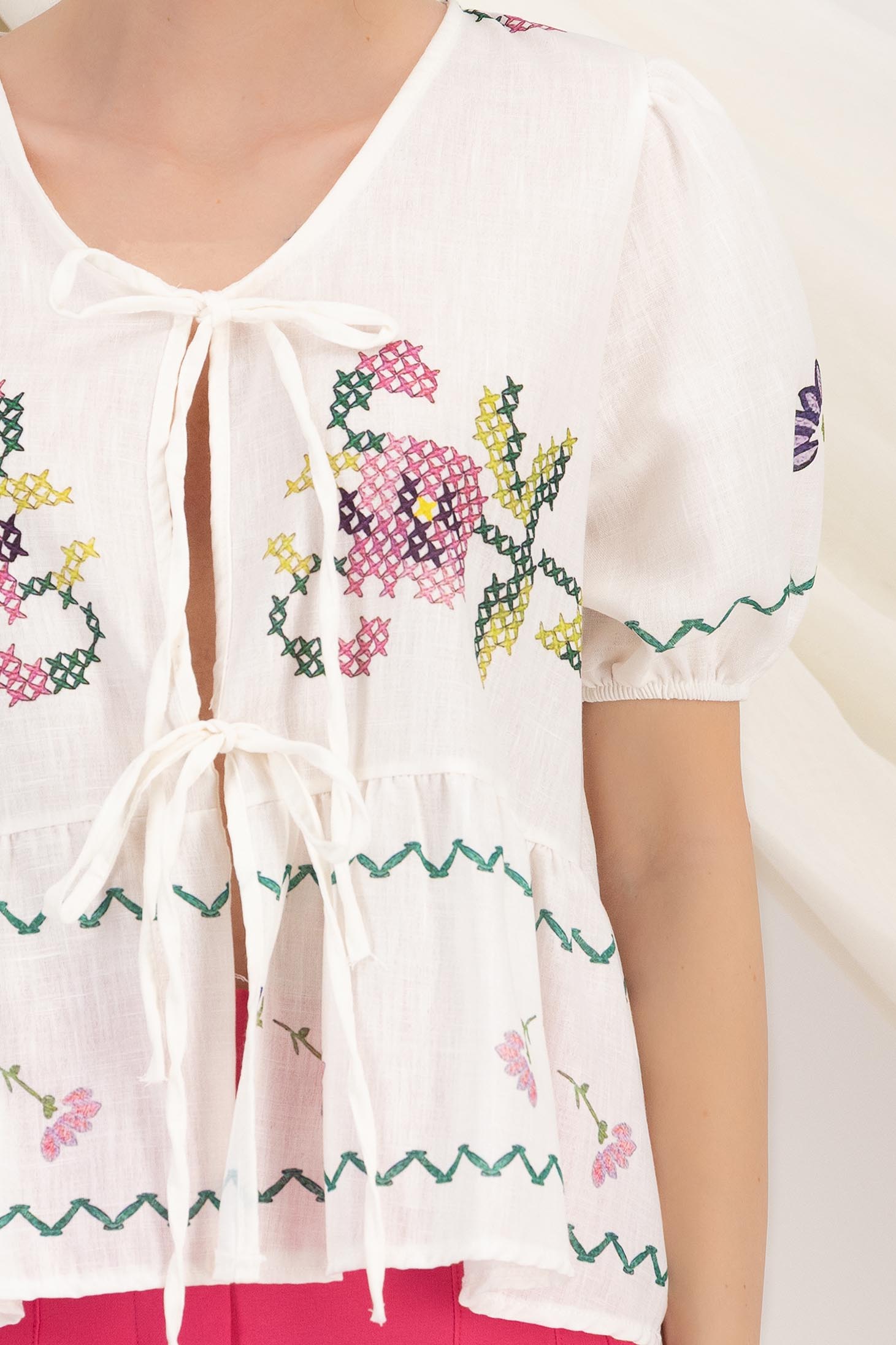 Bluza dama din material subtire tip in alba cu croi larg si detalii brodate 5 - StarShinerS.ro