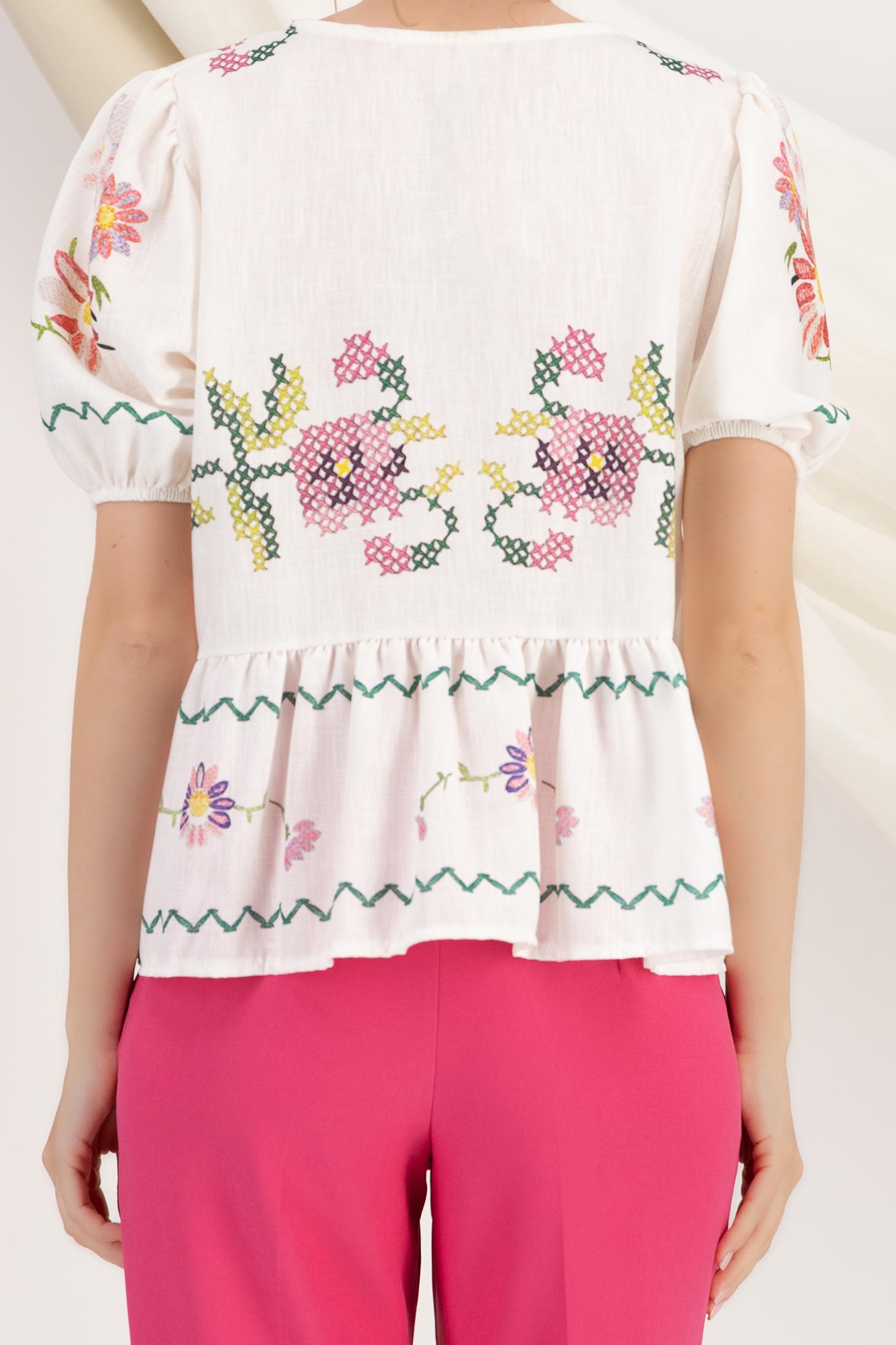 Bluza dama din material subtire tip in alba cu croi larg si detalii brodate 6 - StarShinerS.ro