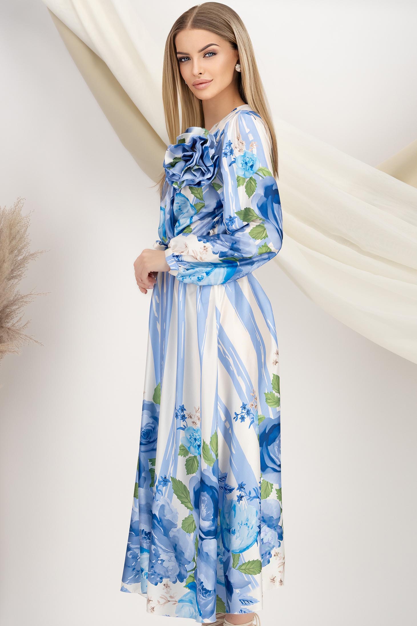Rochie din material fluid albastra midi in clos cu elastic in talie accesorizata cu brosa si cordon 2 - StarShinerS.ro