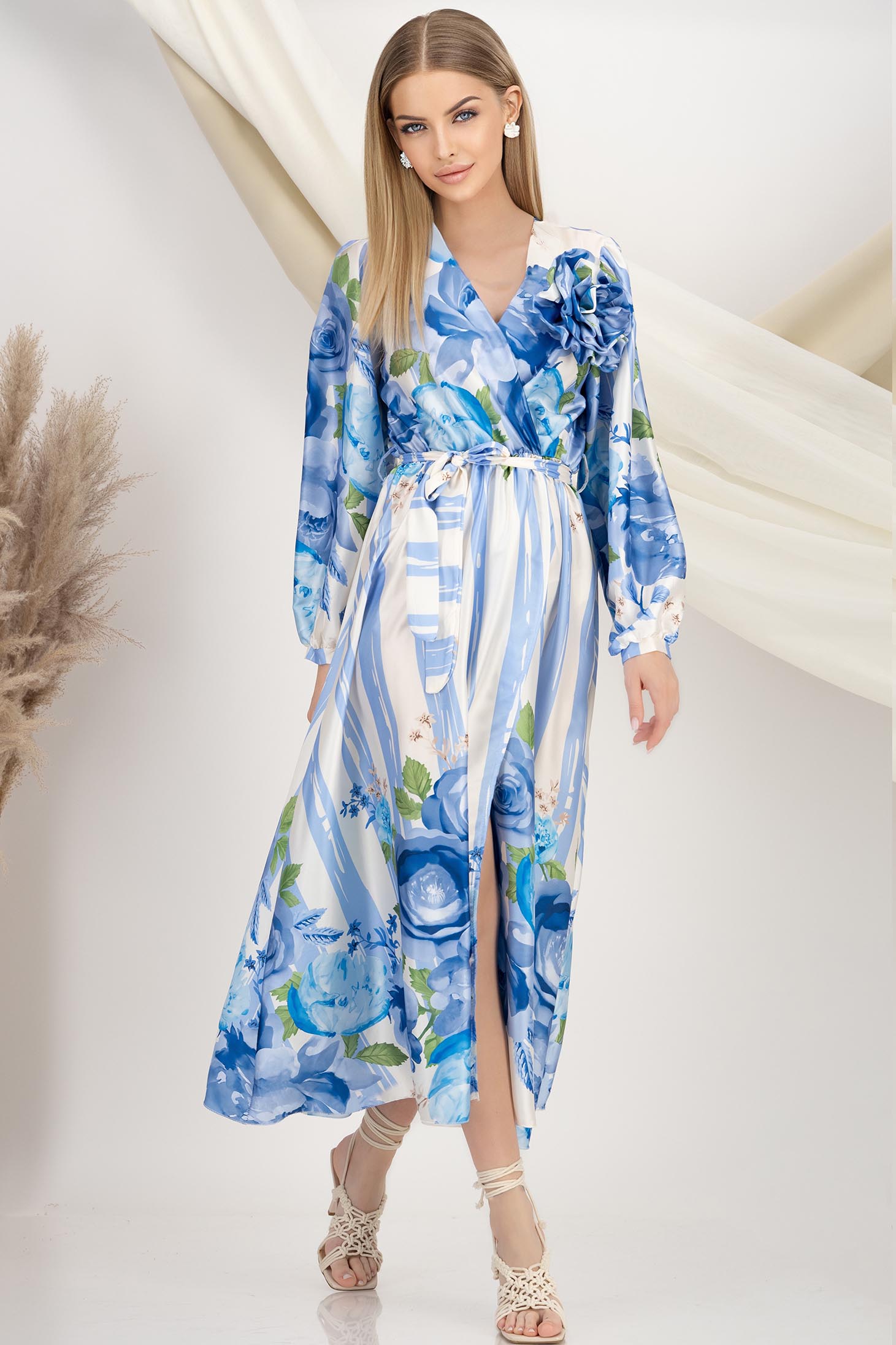 Rochie din material fluid albastra midi in clos cu elastic in talie accesorizata cu brosa si cordon 3 - StarShinerS.ro