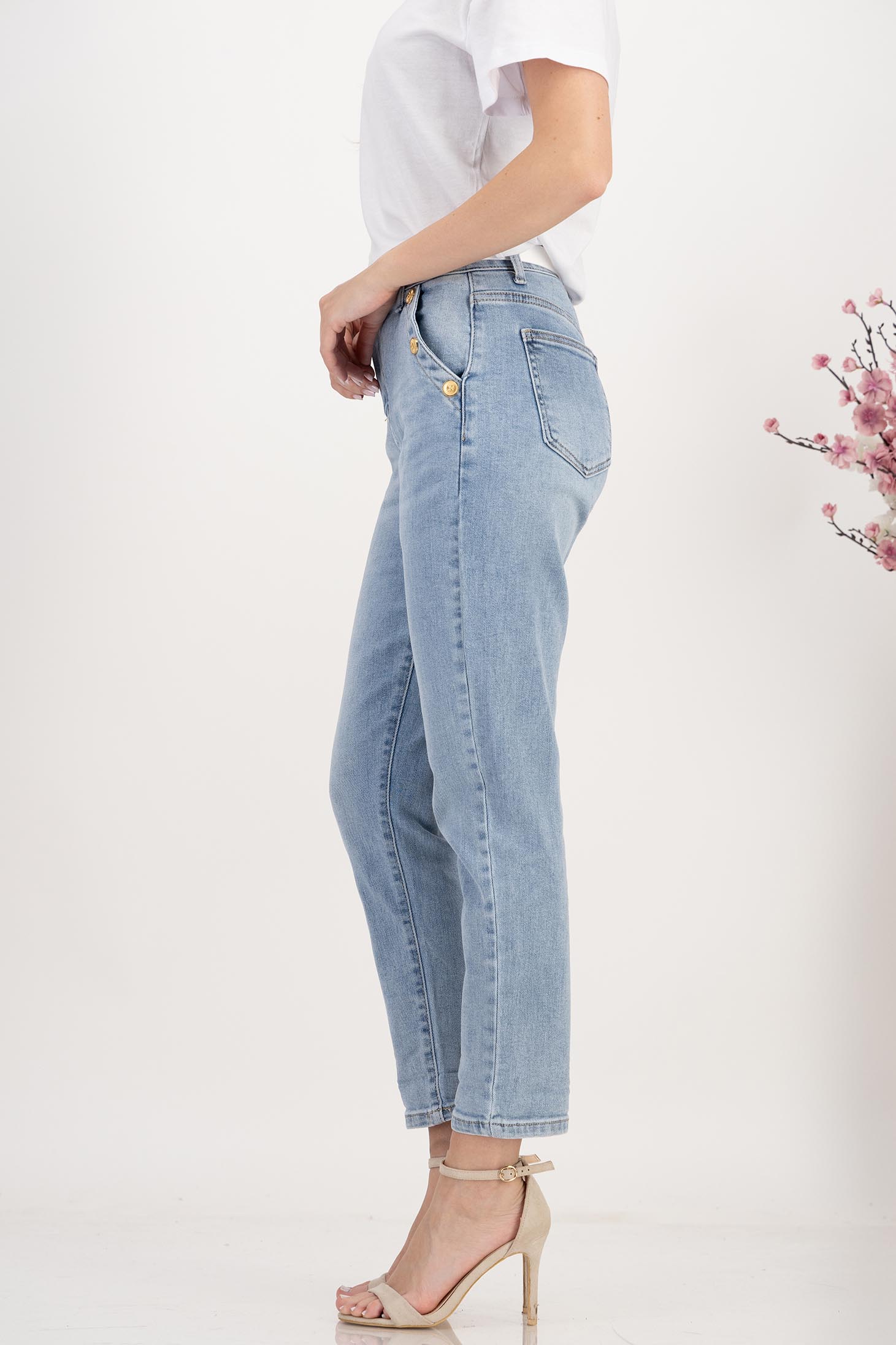 Blugi lungi Mom Fit albastri cu accesoriu tip curea si nasturi decorativi 3 - StarShinerS.ro