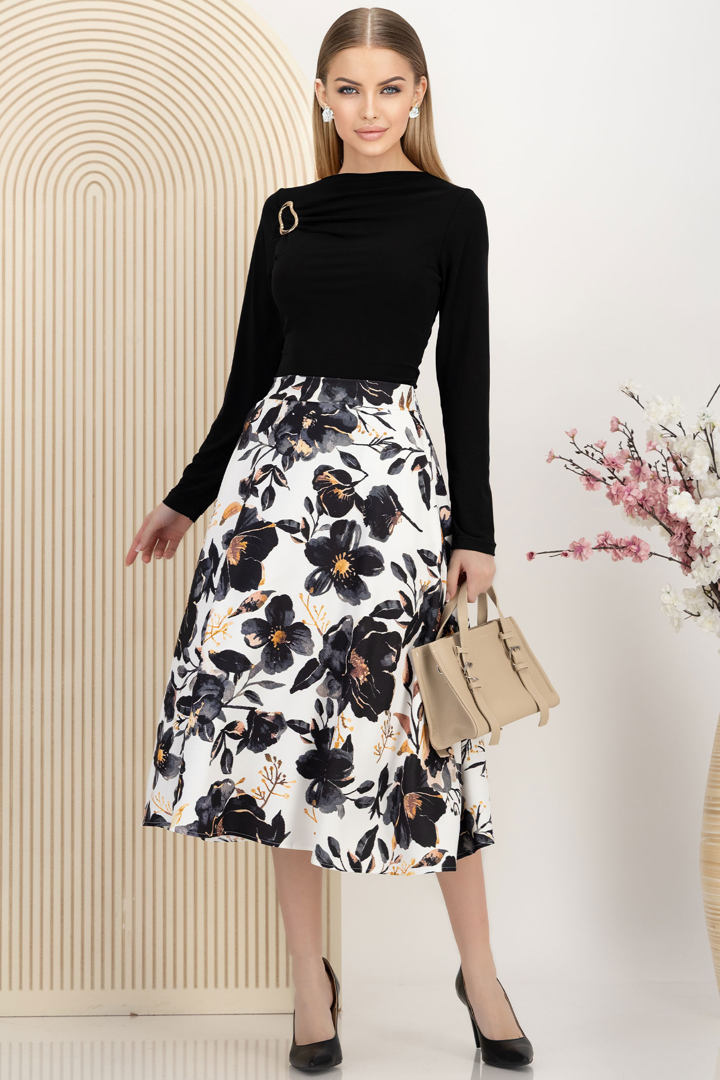Bluza dama din lycra neagra cu croi larg si detaliu modern frontal 3 - StarShinerS.ro