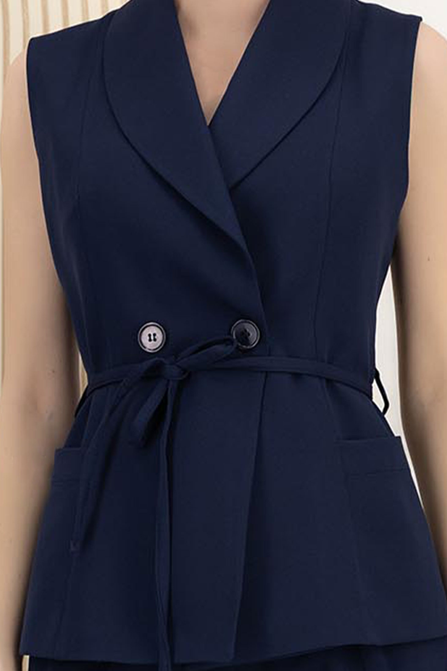 Compleu din stofa elastica bleumarin cu un croi drept si buzunare laterale 6 - StarShinerS.ro