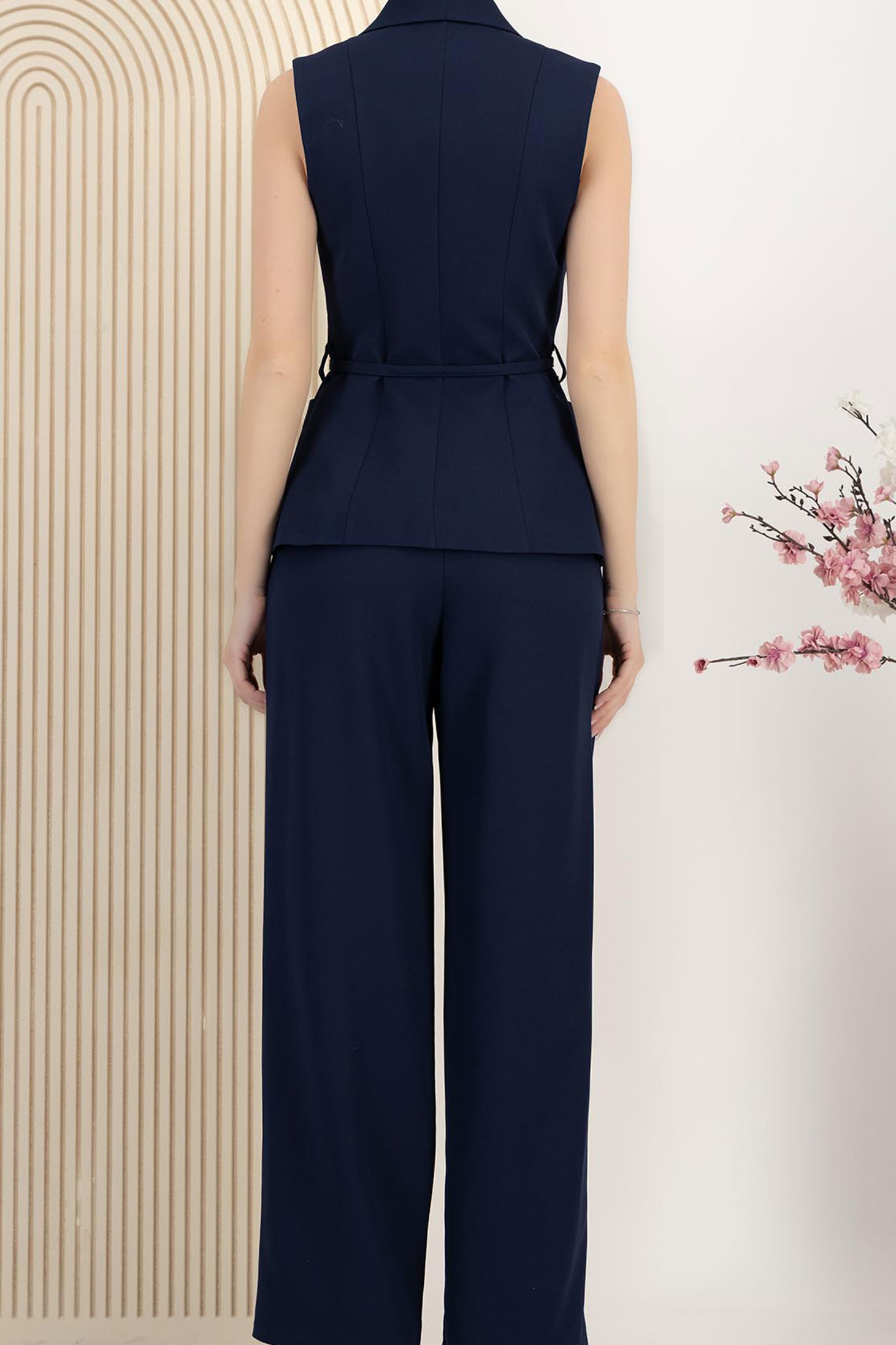 Compleu din stofa elastica bleumarin cu un croi drept si buzunare laterale 5 - StarShinerS.ro