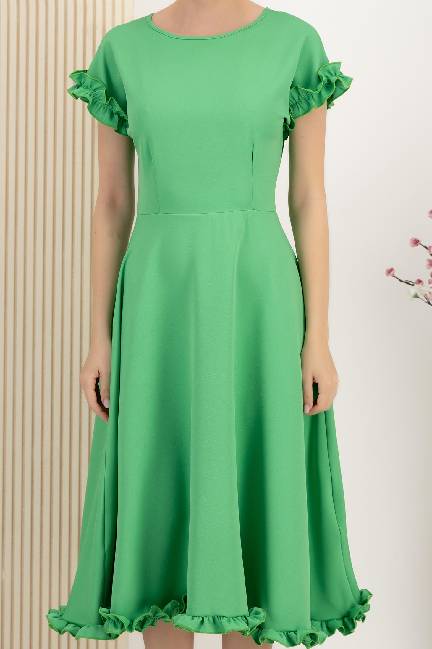 Rochie din stofa elastica verde midi in clos cu volanase - StarShinerS 4 - StarShinerS.ro