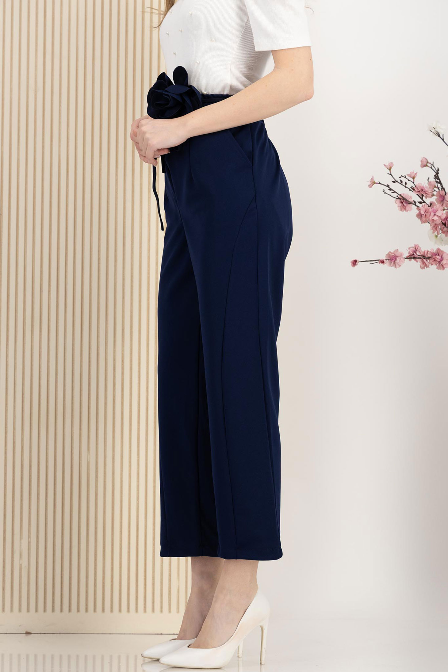 Pantaloni lungi din stofa elastica bleumarin cu elastic in talie si cordon detasabil cu floare maxi 3 - StarShinerS.ro