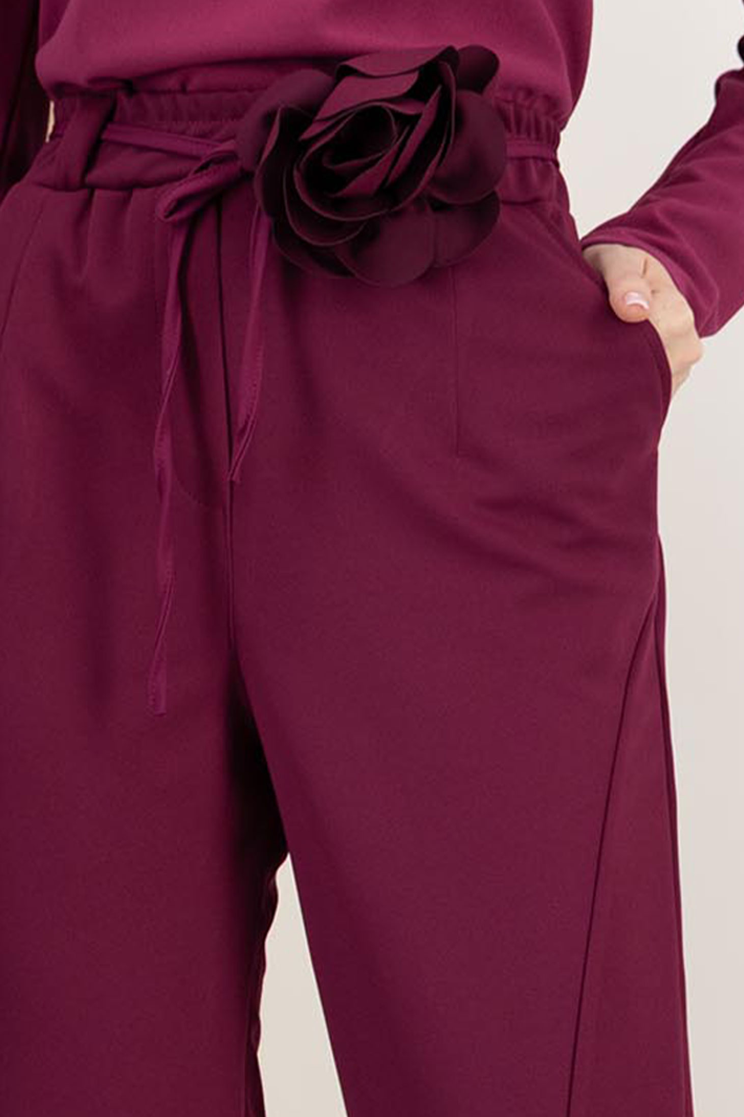 Pantaloni lungi din stofa elastica zmeura cu elastic in talie si cordon detasabil cu floare maxi 5 - StarShinerS.ro