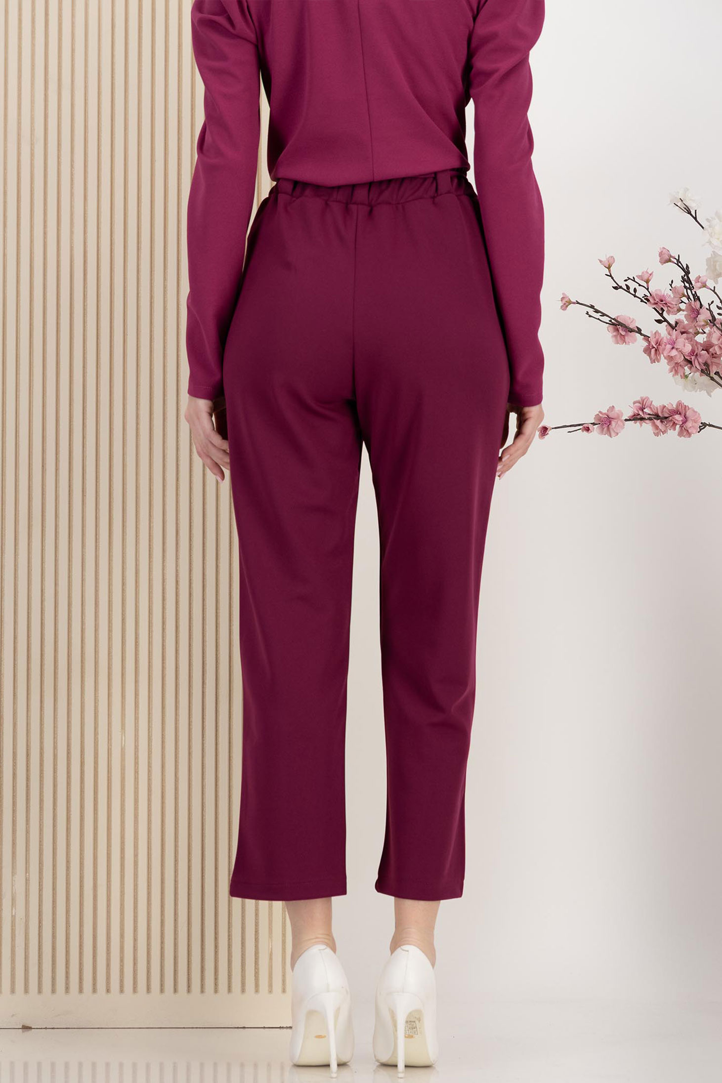 Pantaloni lungi din stofa elastica zmeura cu elastic in talie si cordon detasabil cu floare maxi 4 - StarShinerS.ro