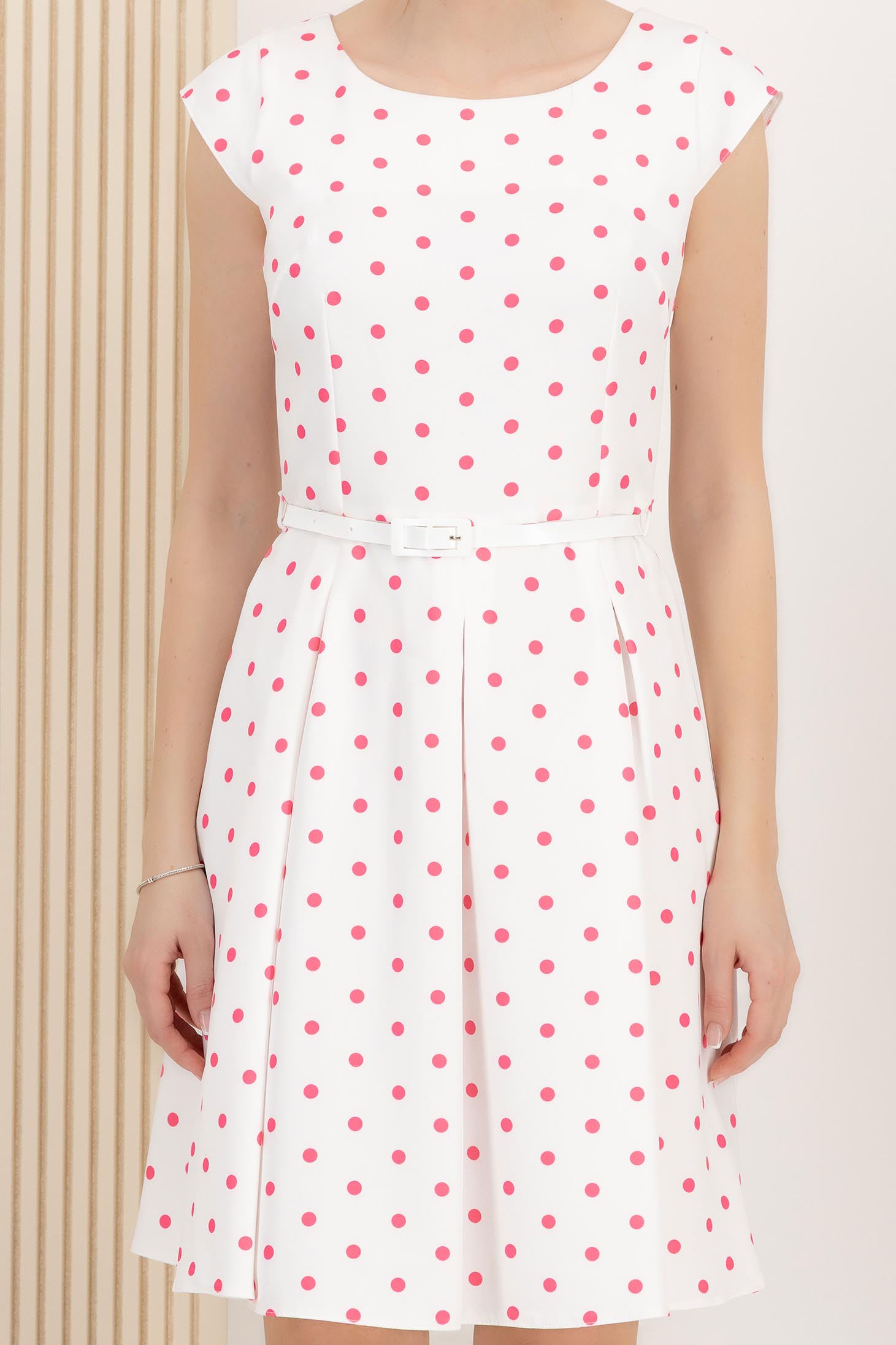 Rochie cu buline din stofa elastica roz in clos cu accesoriu tip curea 4 - StarShinerS.ro