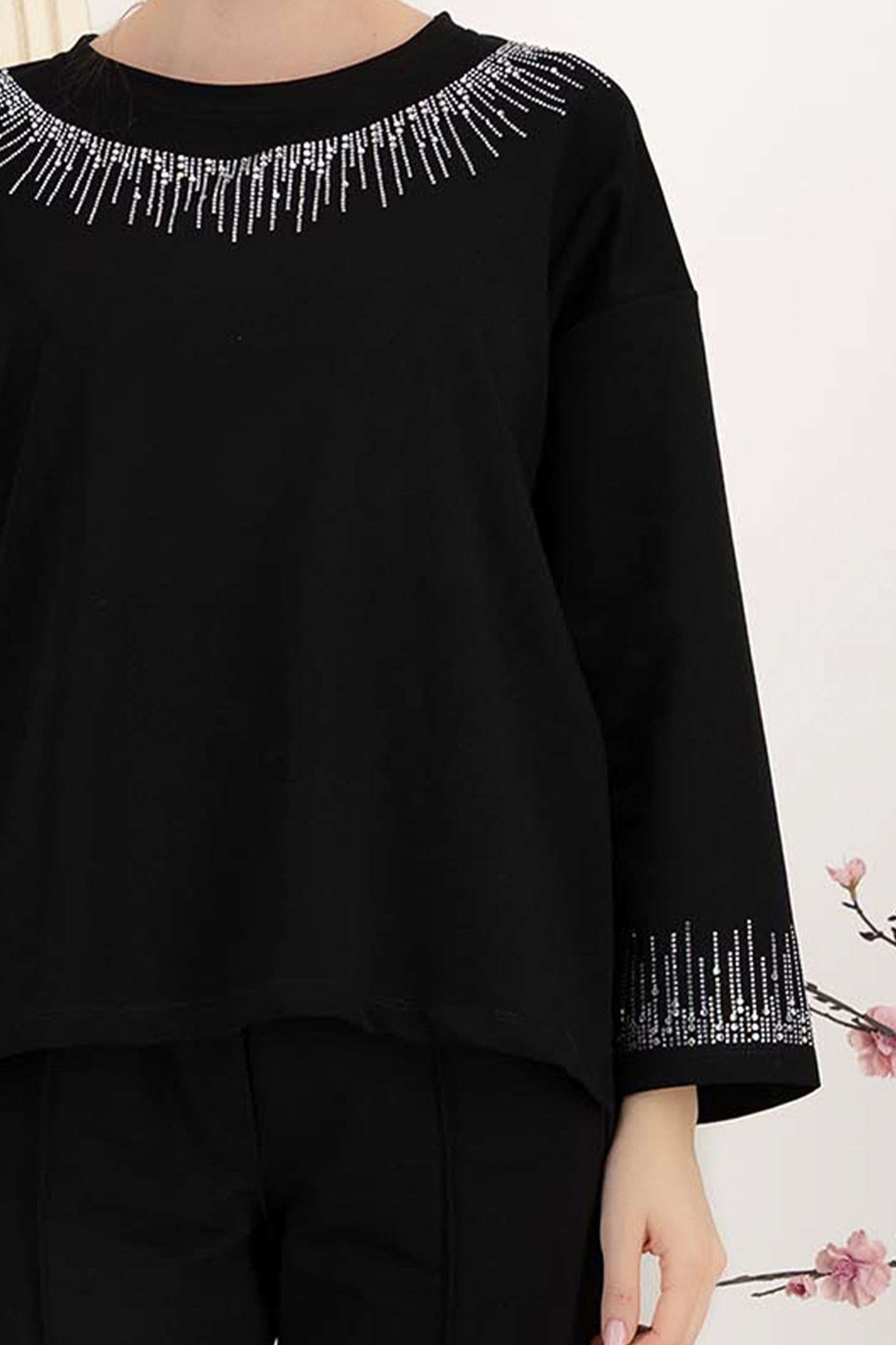 Trening din bumbac negru cu croi larg si elastic in talie cu aplicatii stralucitoare 6 - StarShinerS.ro