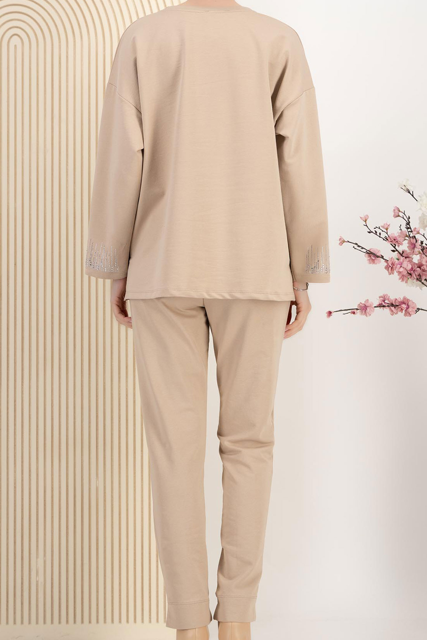 Trening din bumbac crem cu croi larg si elastic in talie cu aplicatii stralucitoare 5 - StarShinerS.ro