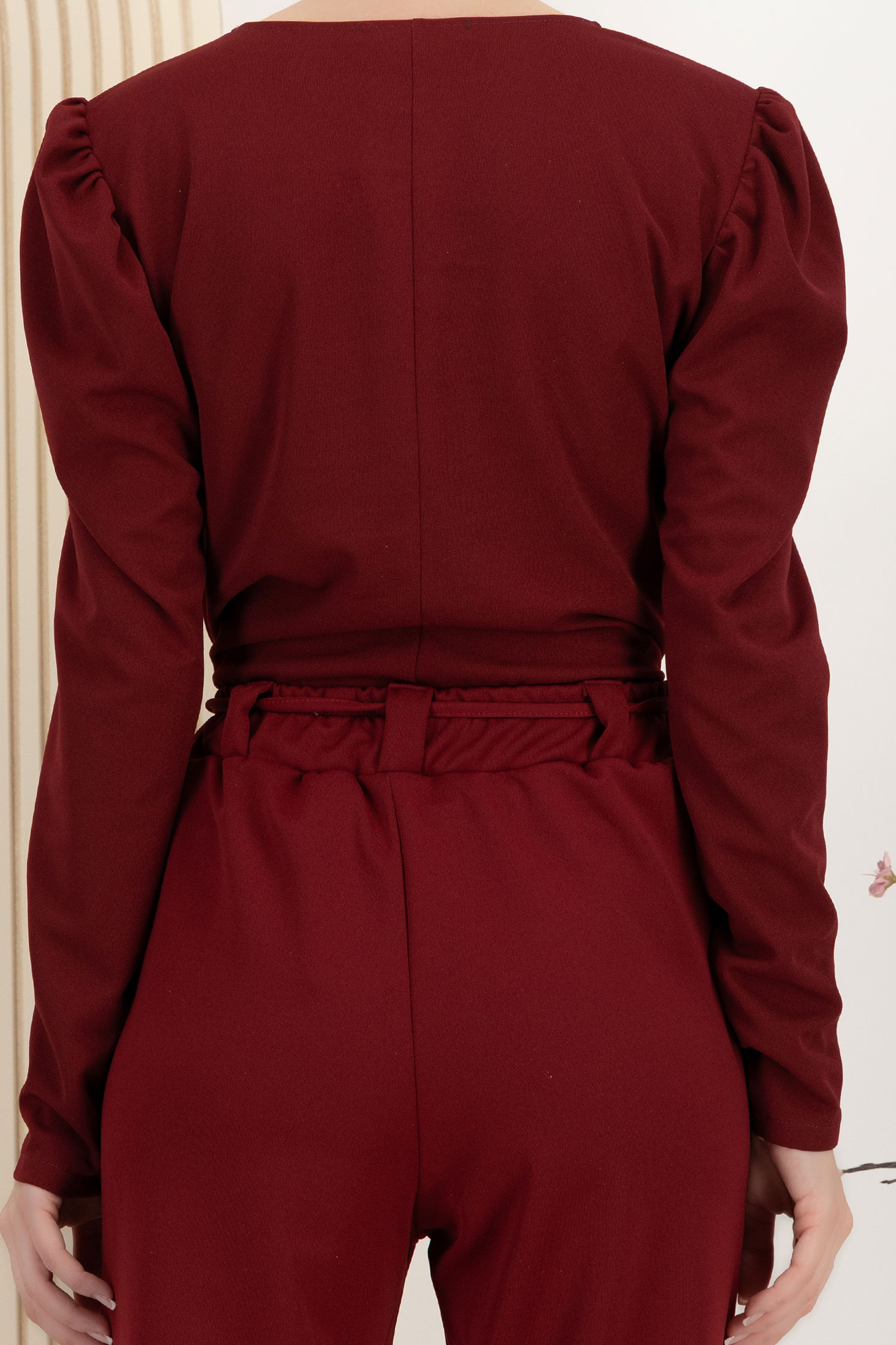 Bluza dama din crep visinie cu croi larg si decupaj frontal accesorizat cu esarfa 4 - StarShinerS.ro