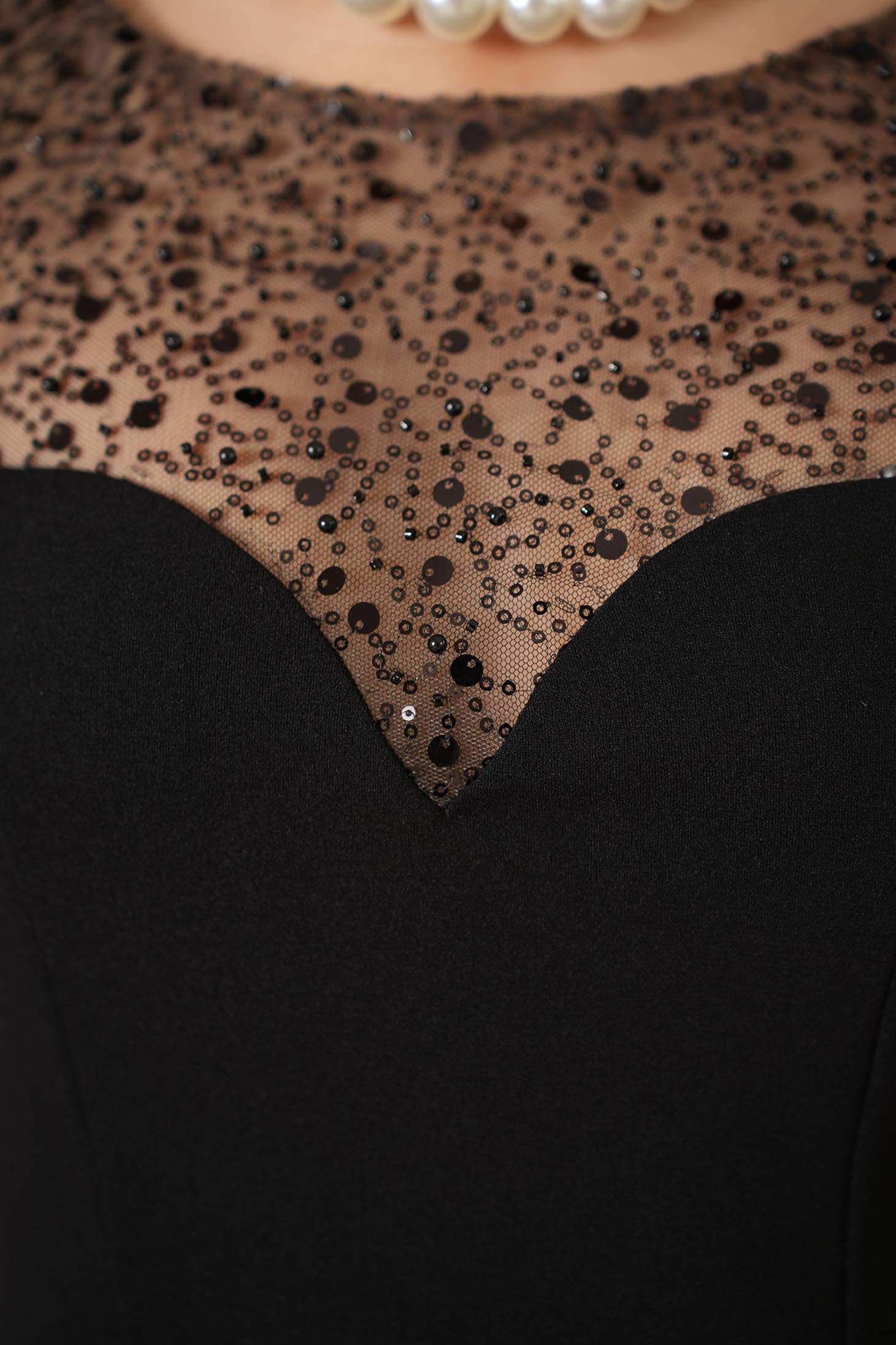 Rochie din crep si paiete neagra midi tip creion cu decolteu in v la spate - StarShinerS 4 - StarShinerS.ro