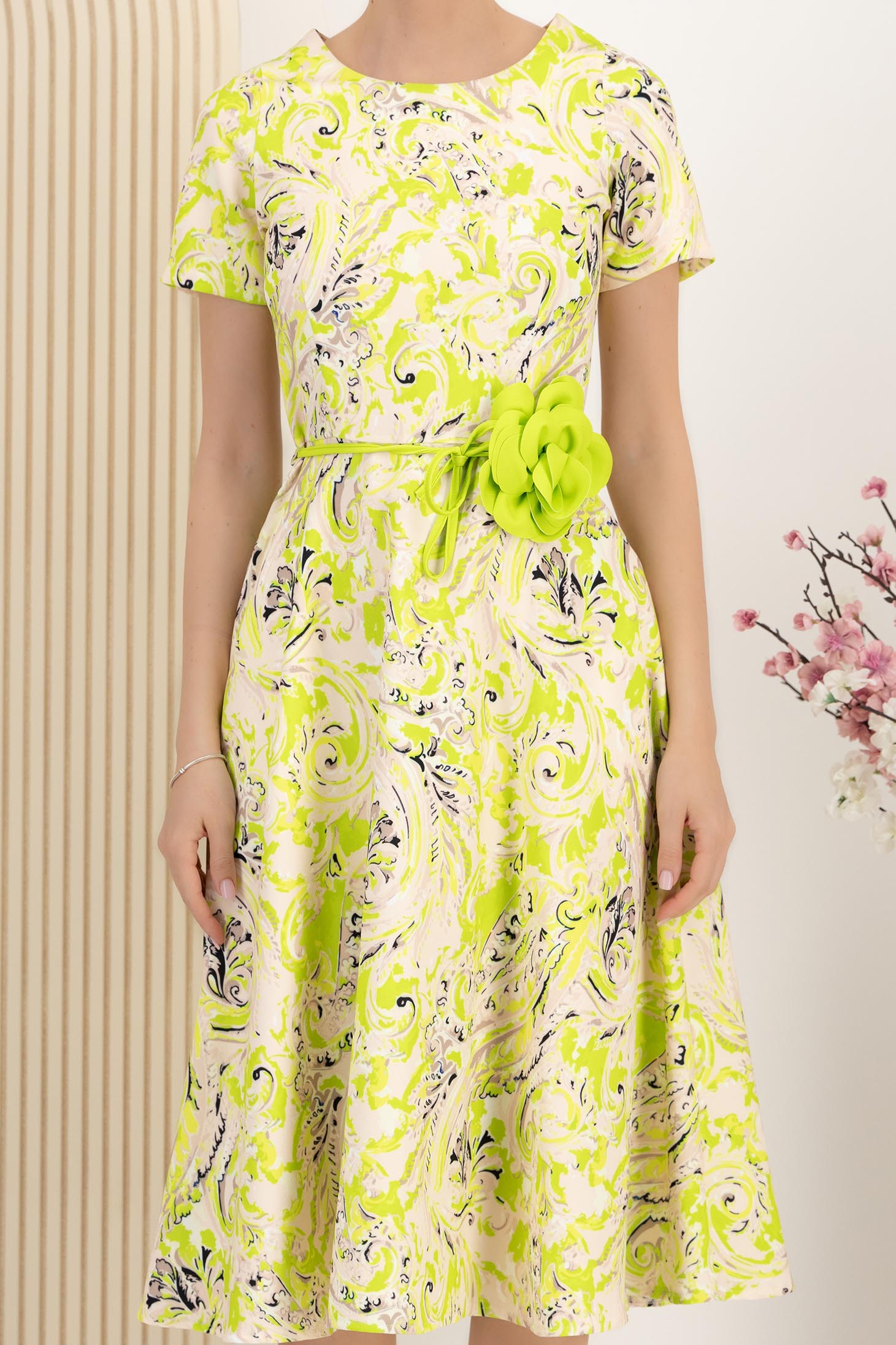 Rochie din stofa elastica verde lime midi in clos accesorizata cu cordon si buzunare laterale 5 - StarShinerS.ro