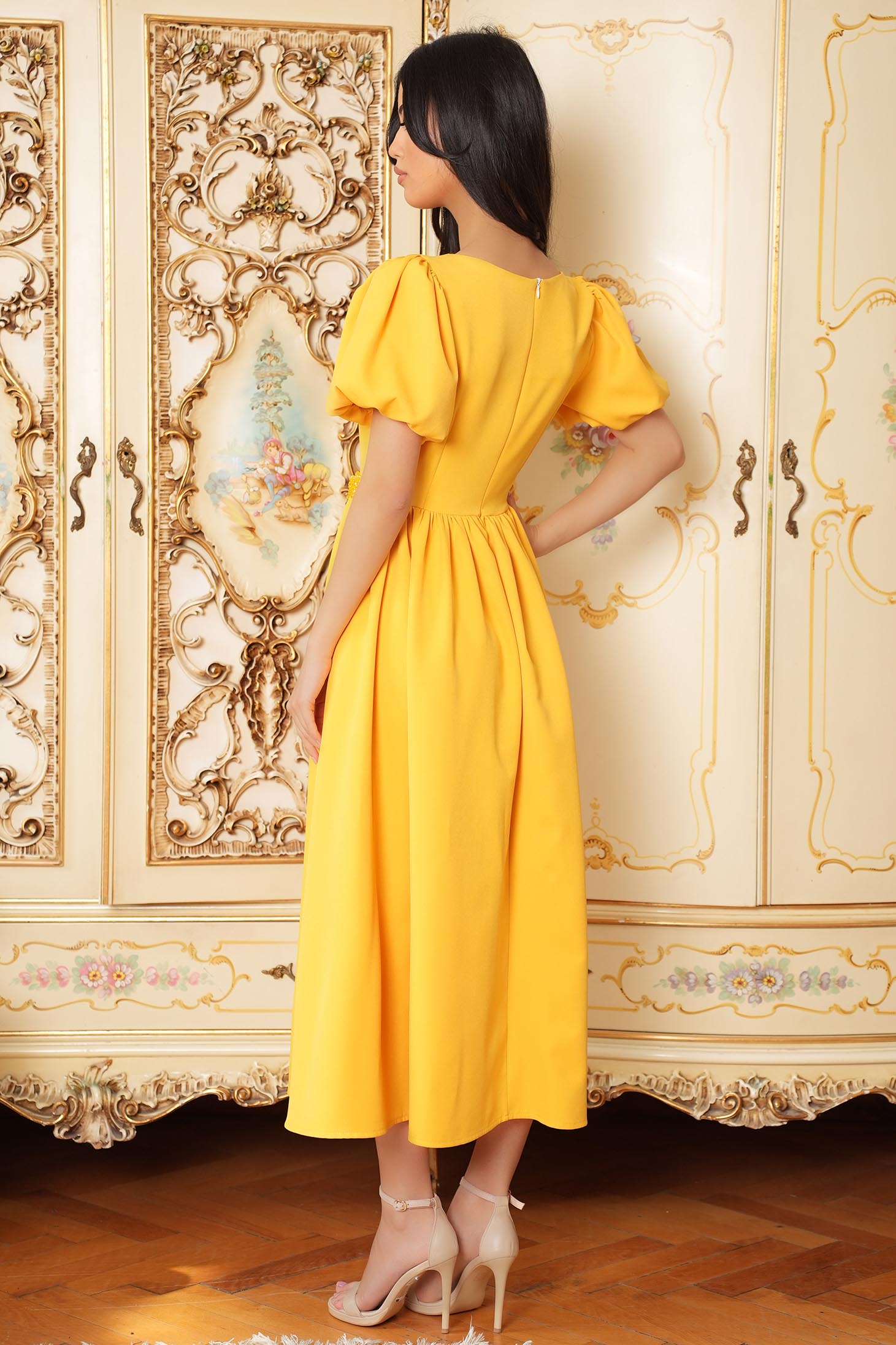 Rochie din stofa elastica galbena midi in clos cu maneci bufante si aplicatii stralucitoare - StarShinerS 3 - StarShinerS.ro