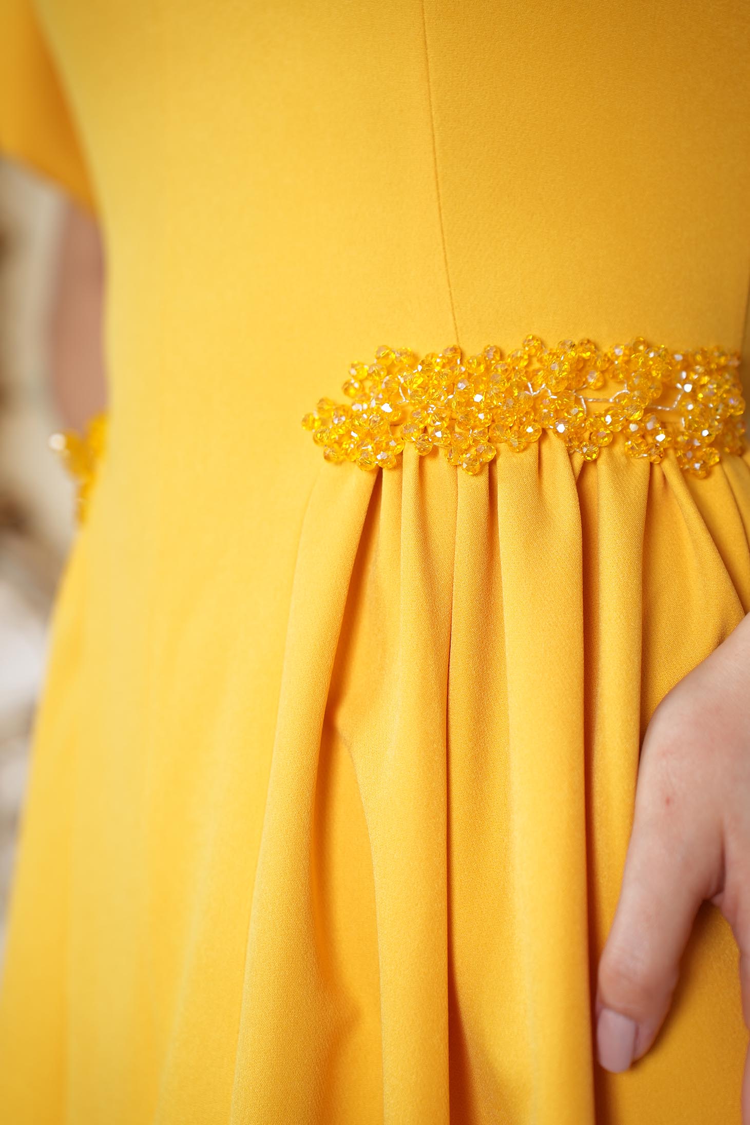 Rochie din stofa elastica galbena midi in clos cu maneci bufante si aplicatii stralucitoare - StarShinerS 6 - StarShinerS.ro