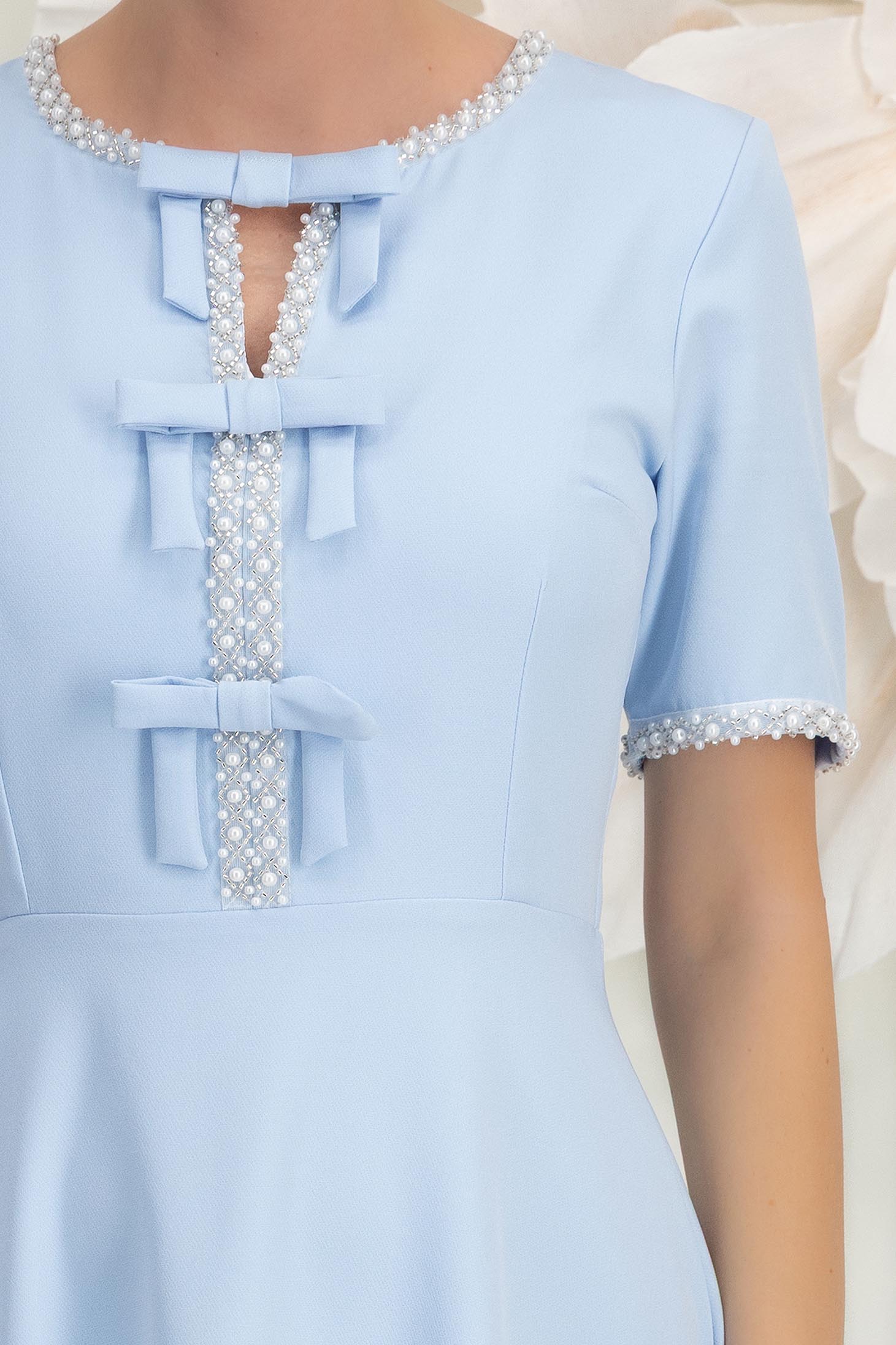 Világoskék midi hosszúságú szövetruha harangszabással, masnikkal, gyöngyökkel és strasszkövekkel - StarShinerS 7 - StarShinerS.hu