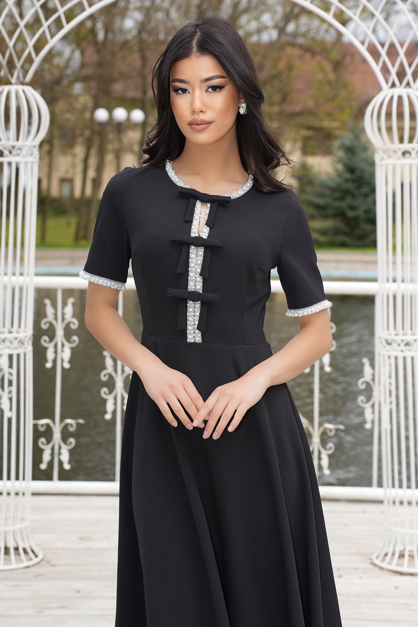 Rochie din stofa elastica neagra midi in clos accesorizata cu fundite si pietre strass - StarShinerS 4 - StarShinerS.ro