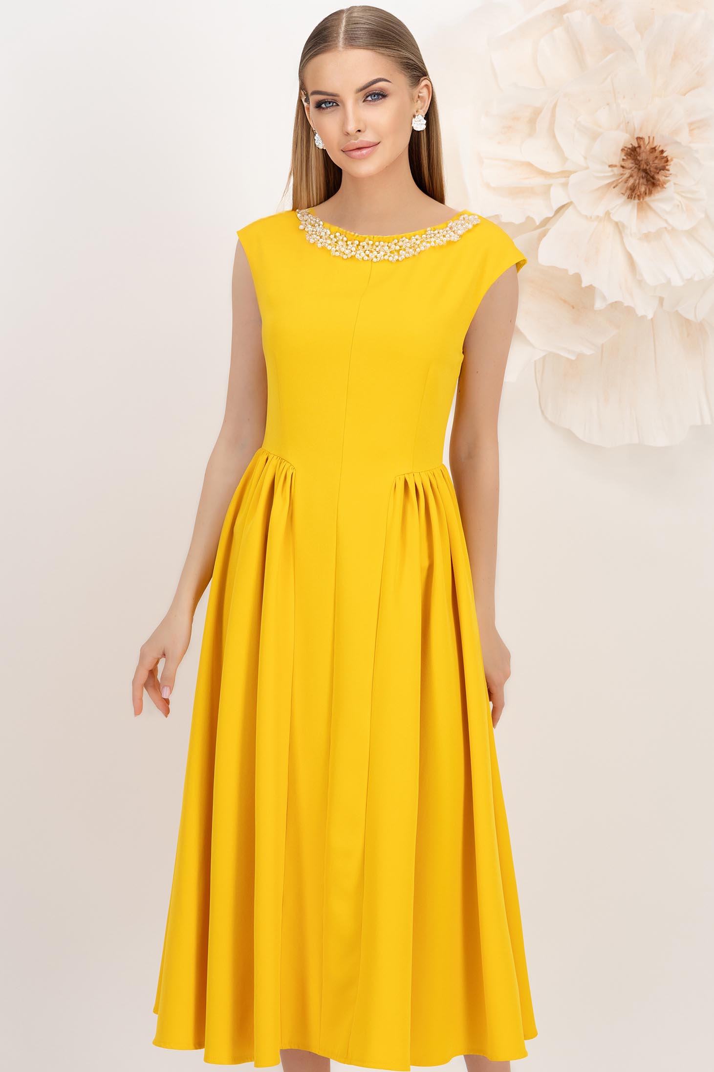 StarShinerS.ro Rochie din stofa elastica galbena midi in clos cu aplicatii stralucitoare frontale - StarShinerS