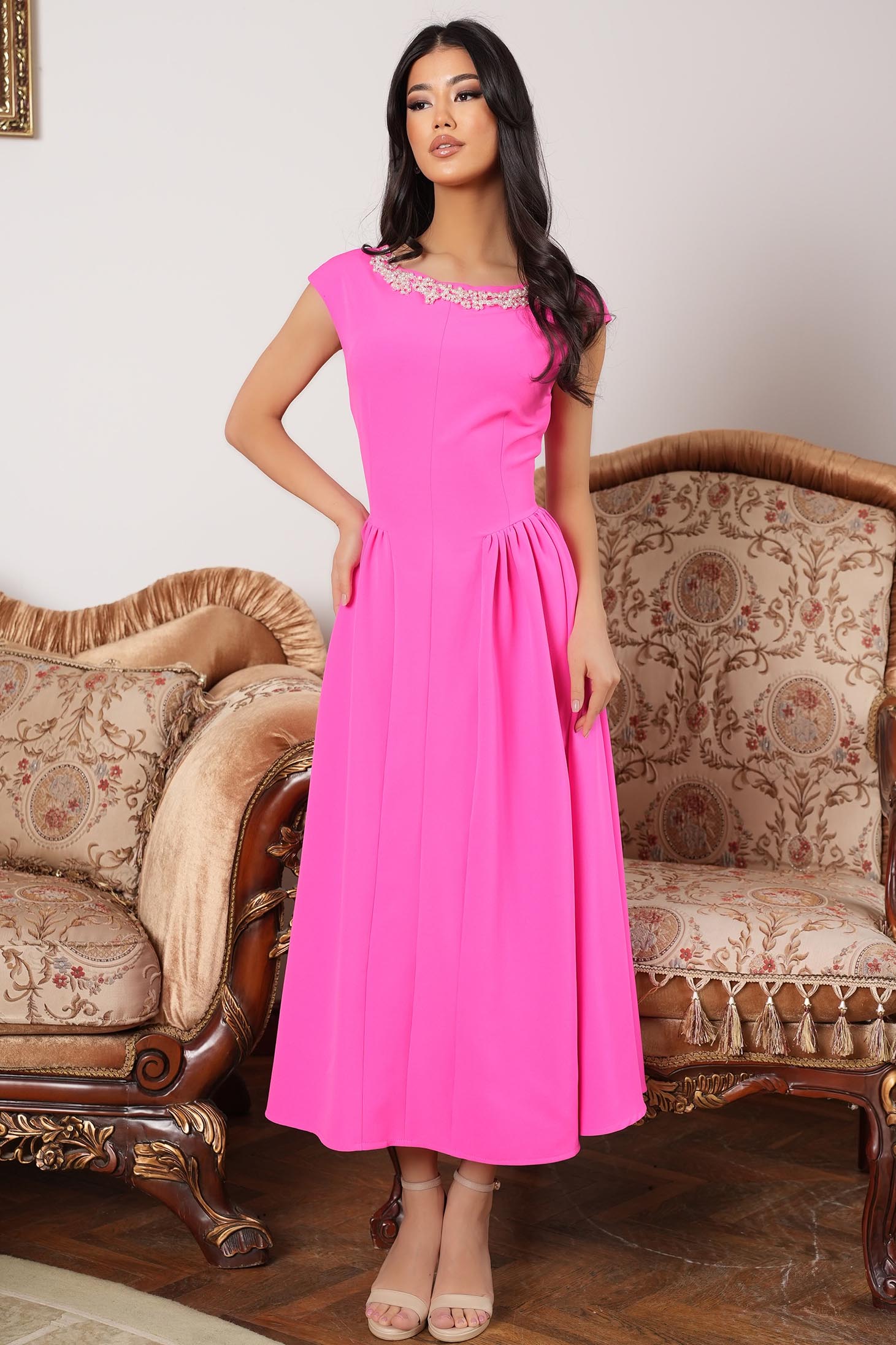 Rochie din stofa elastica roz midi in clos cu aplicatii stralucitoare frontale - StarShinerS 3 - StarShinerS.ro