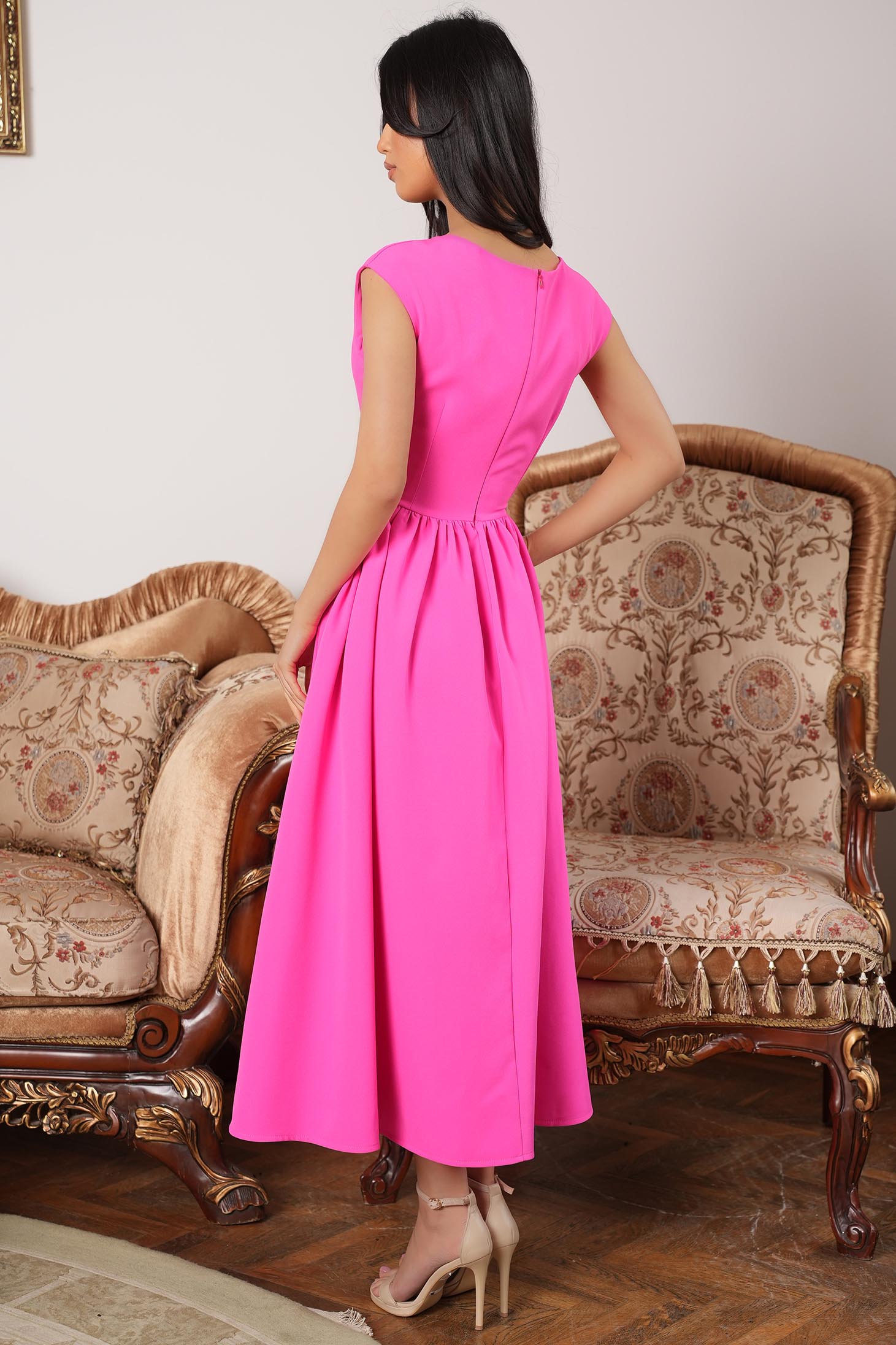 Rochie din stofa elastica roz midi in clos cu aplicatii stralucitoare frontale - StarShinerS 4 - StarShinerS.ro