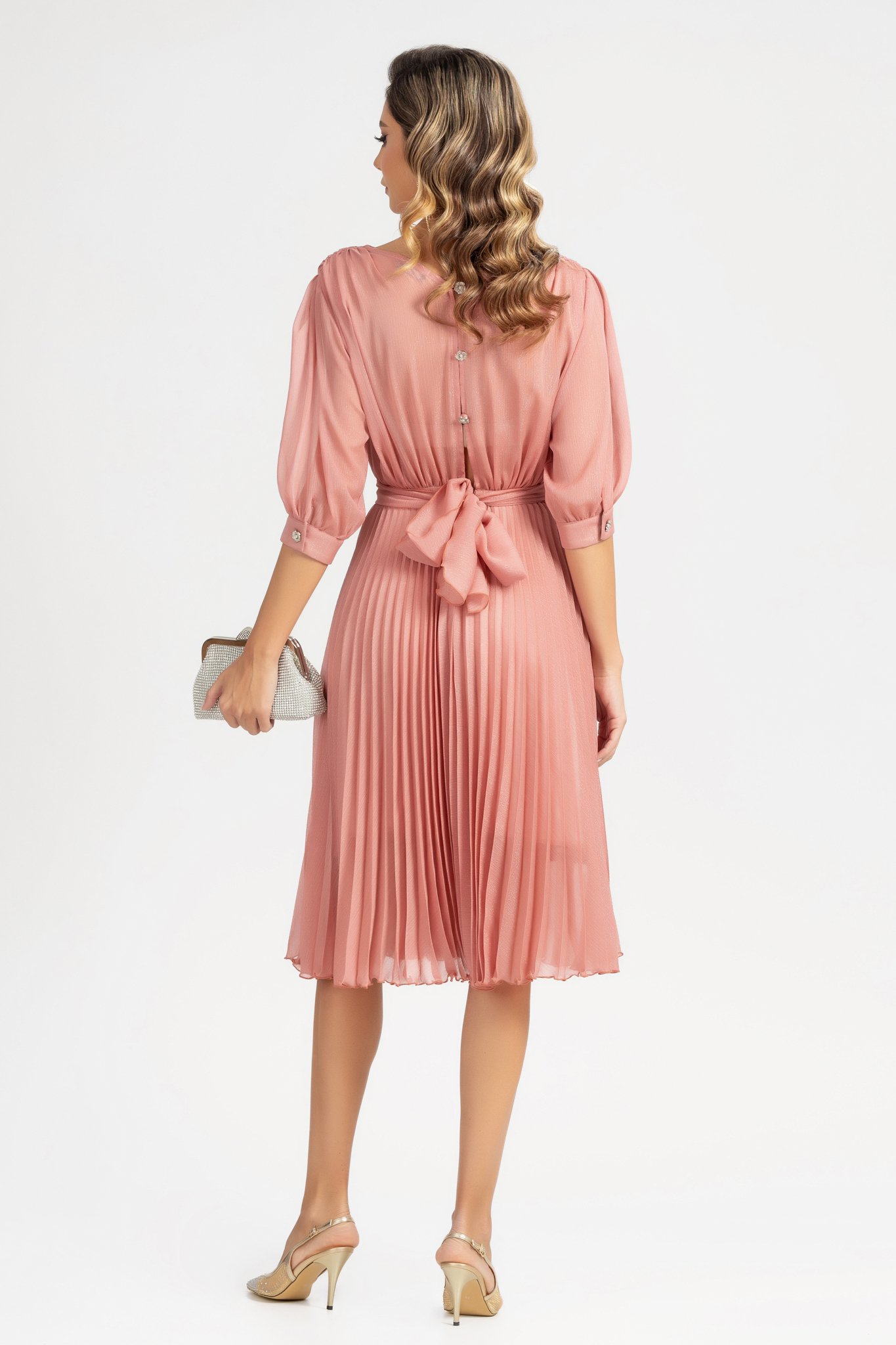 Rochie plisata din voal cu fir lurex roz pudra in clos cu elastic in talie si maneci bufante 4 - StarShinerS.ro