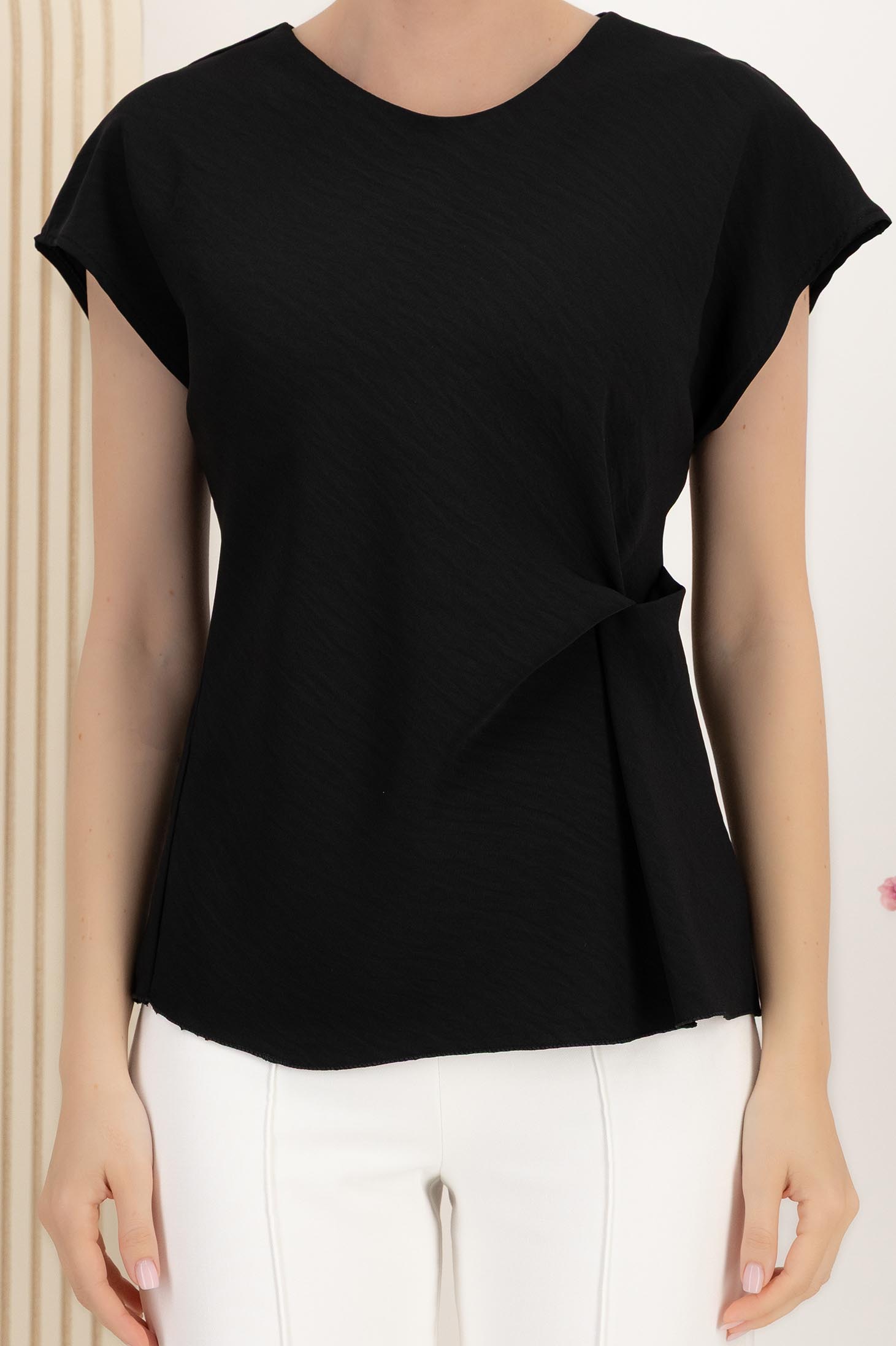 Bluza dama din material subtire neagra cu croi larg si artificiu decorativ frontal tip nod 4 - StarShinerS.ro
