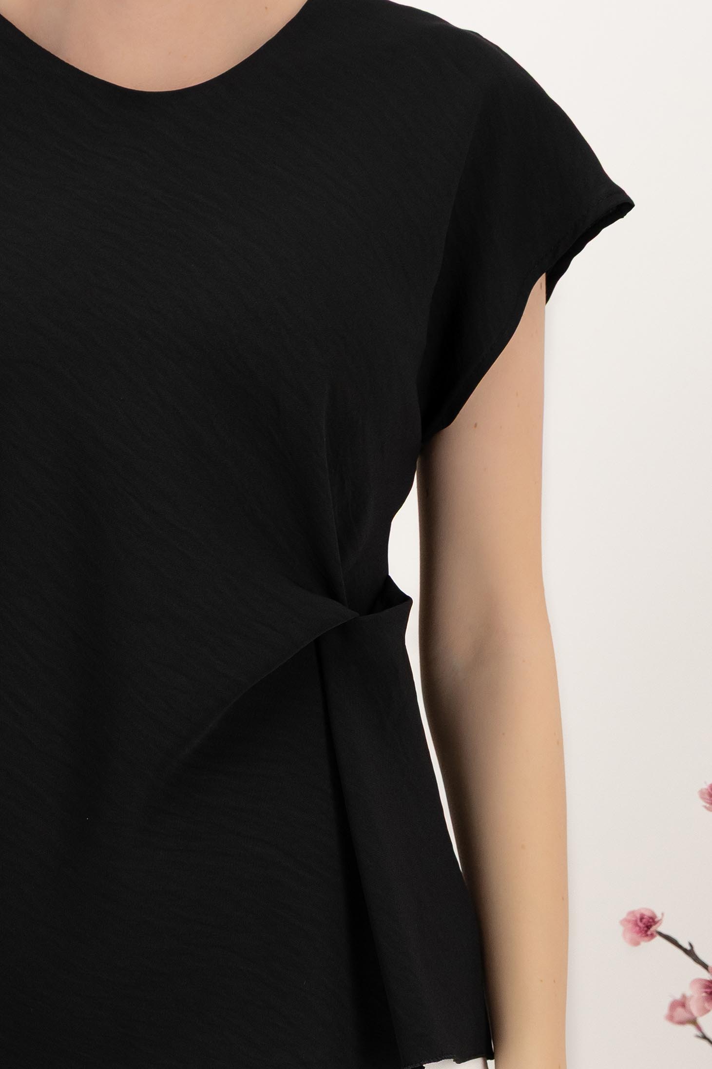 Bluza dama din material subtire neagra cu croi larg si artificiu decorativ frontal tip nod 6 - StarShinerS.ro