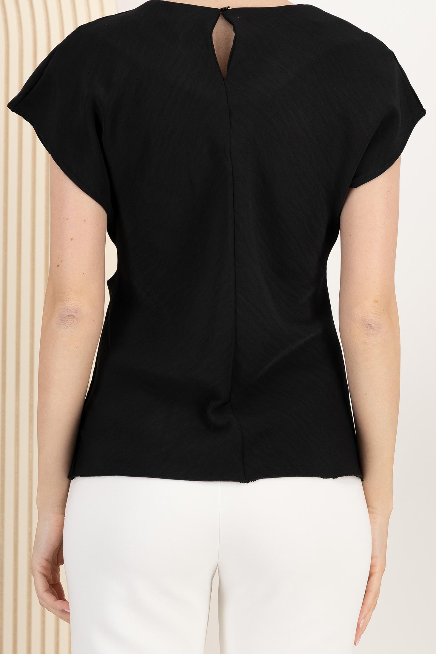 Bluza dama din material subtire neagra cu croi larg si artificiu decorativ frontal tip nod 5 - StarShinerS.ro