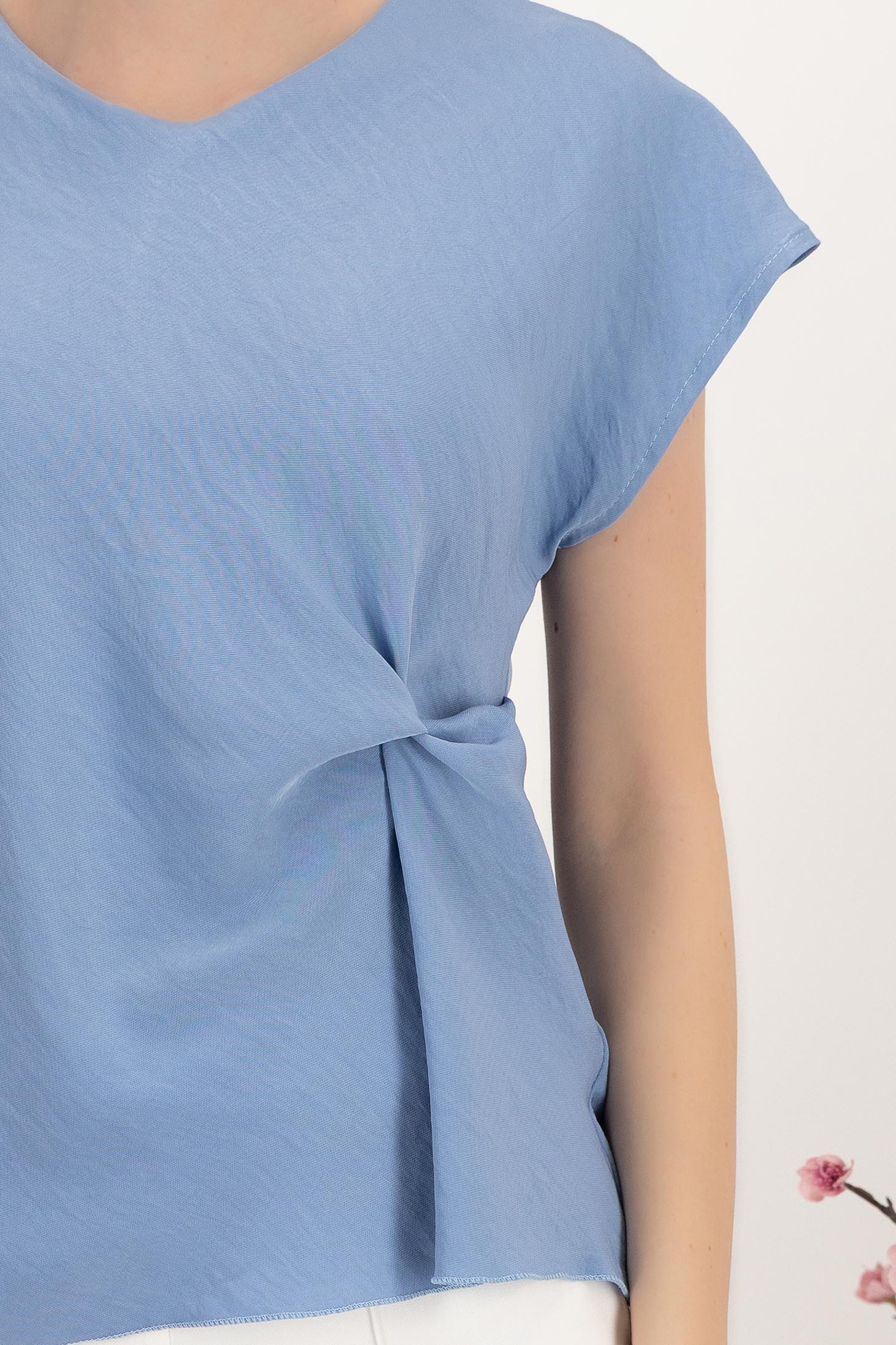 Bluza dama din material subtire albastru-deschis cu croi larg si artificiu decorativ frontal tip nod 6 - StarShinerS.ro