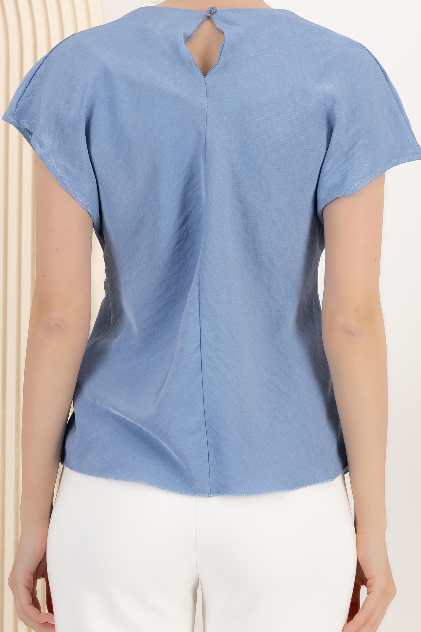 Bluza dama din material subtire albastru-deschis cu croi larg si artificiu decorativ frontal tip nod 5 - StarShinerS.ro