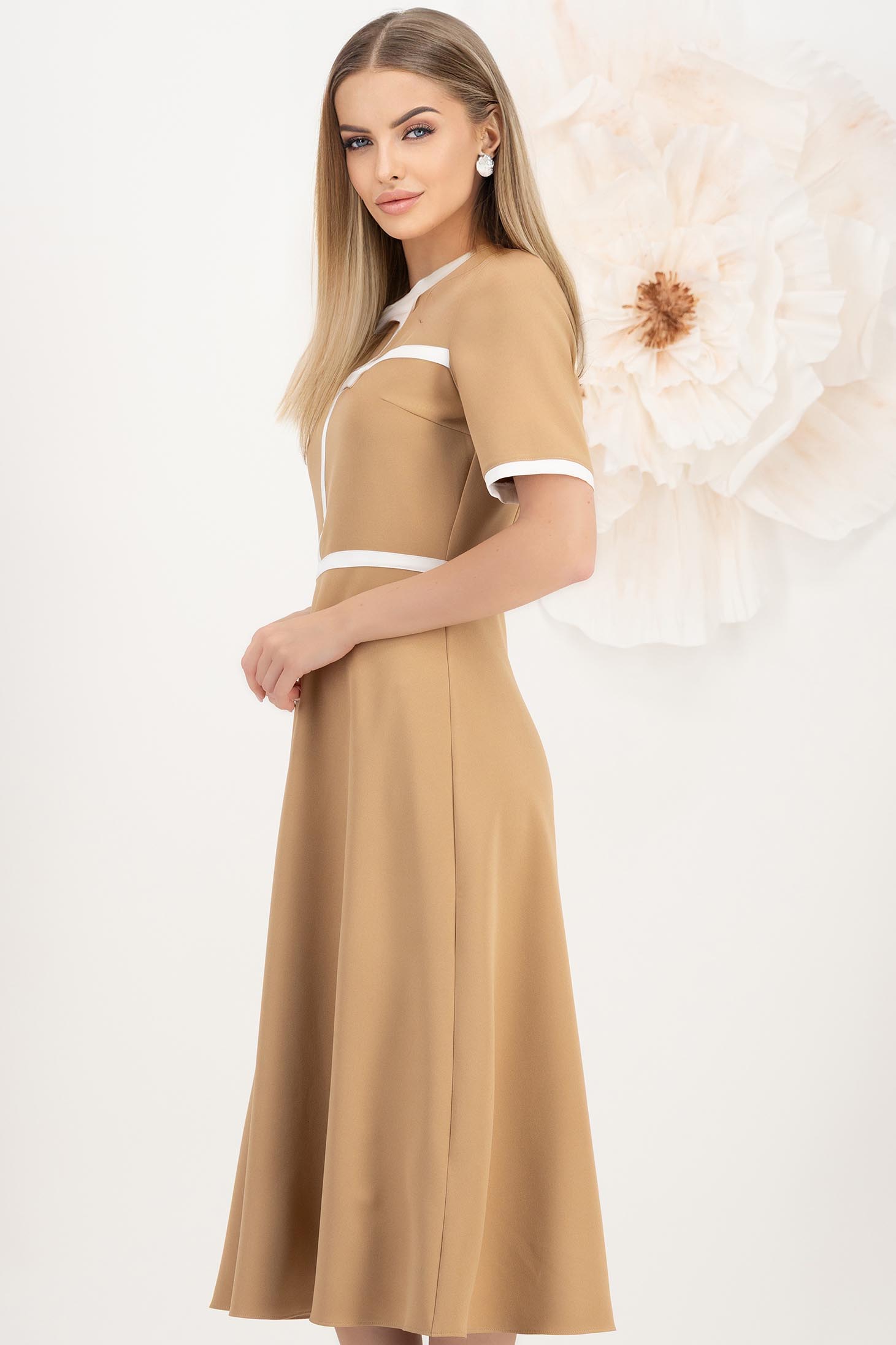 Rochie din stofa elastica bej midi in clos accesorizata cu fundite contrastante - StarShinerS 2 - StarShinerS.ro