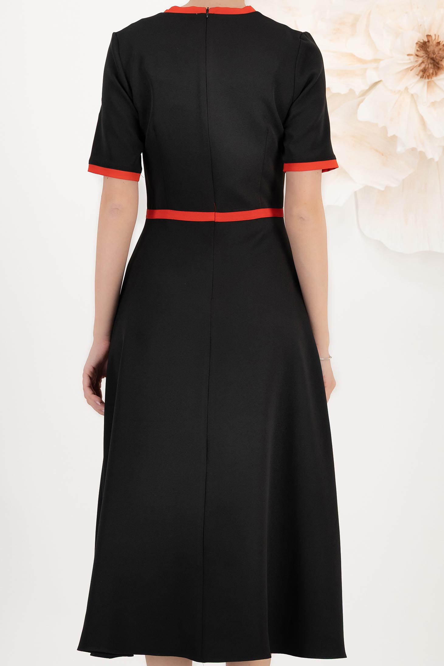 Rochie din stofa elastica neagra midi in clos accesorizata cu fundite contrastante - StarShinerS 5 - StarShinerS.ro