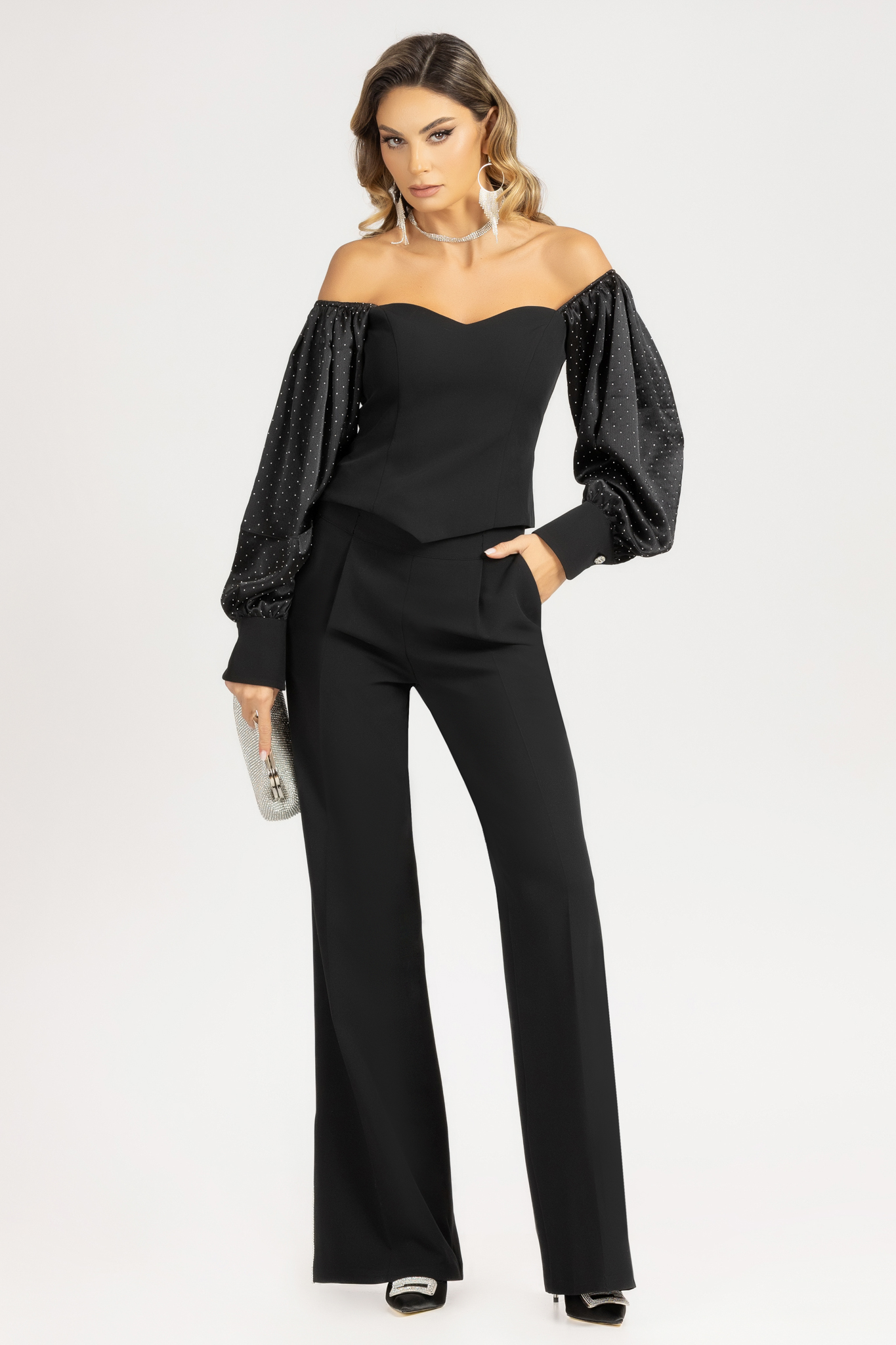 Pantaloni lungi din stofa elastica neagra evazati cu fir stralucitor pe slitul lateral 2 - StarShinerS.ro