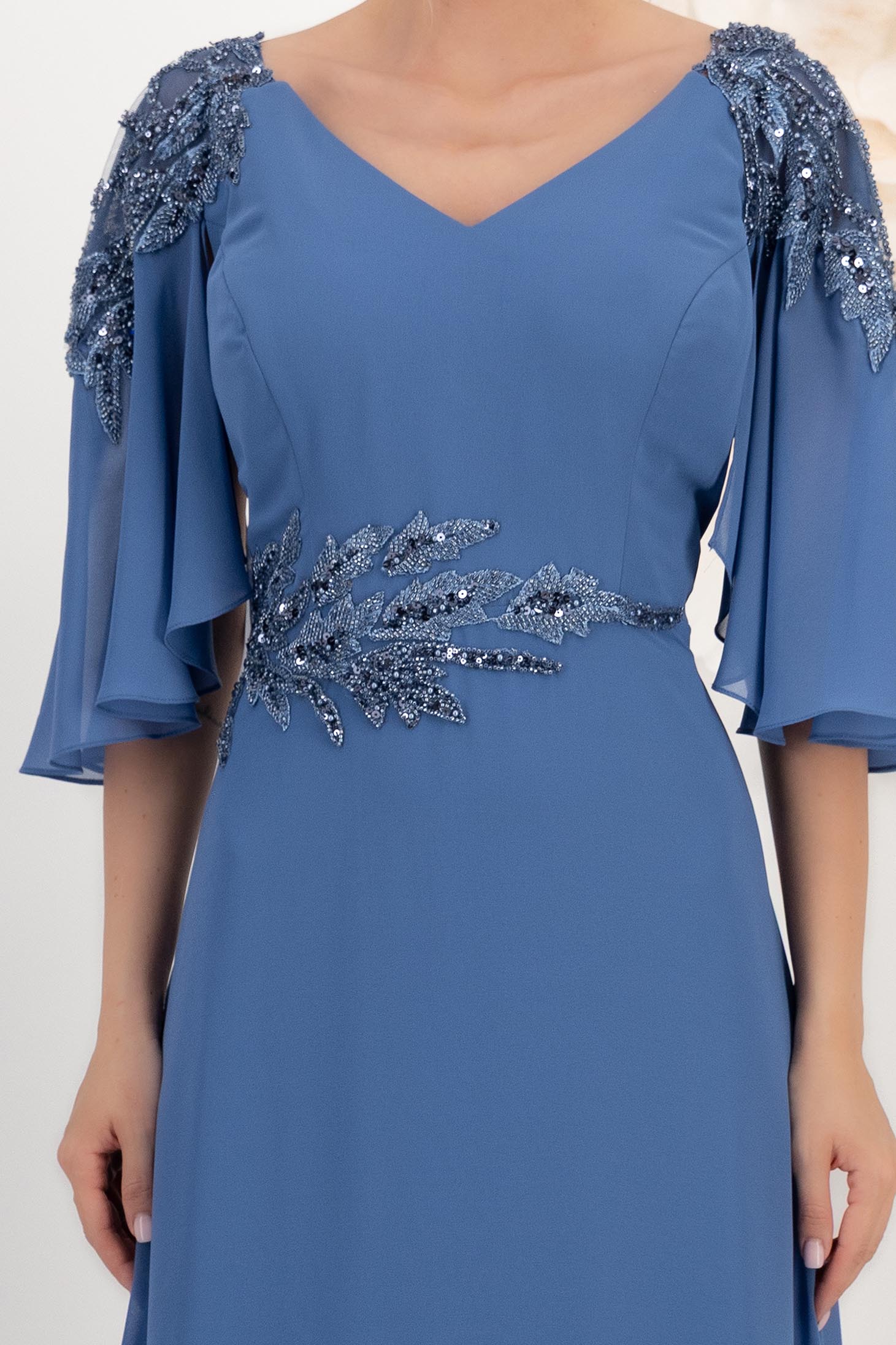 Rochie lunga din voal albastra in clos cu maneci tip fluture si aplicatii cu paiete si pietre strass 7 - StarShinerS.ro