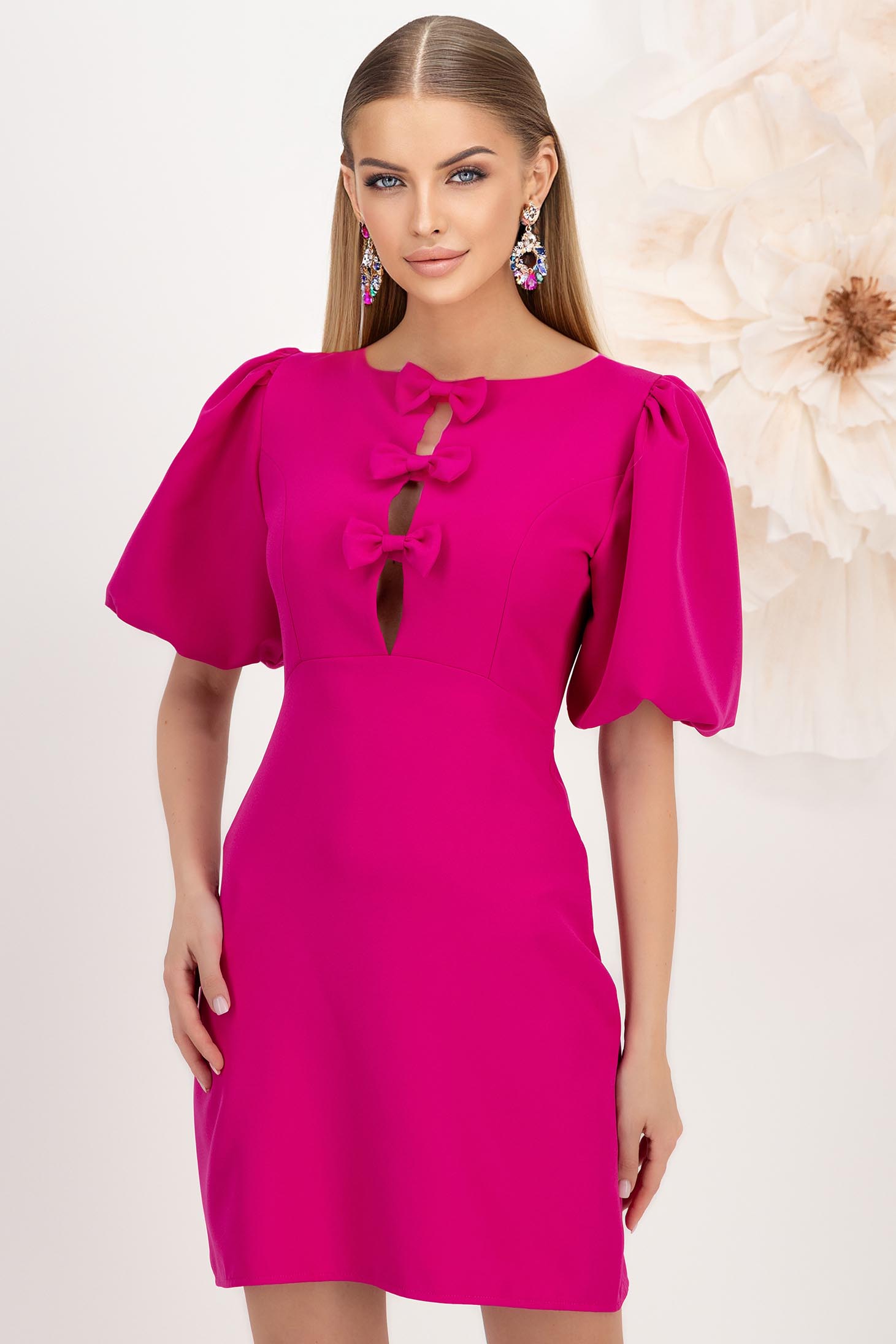 Rochie din stofa elastica fuchsia scurta tip creion cu maneci bufante accesorizata cu fundite - StarShinerS 2 - StarShinerS.ro